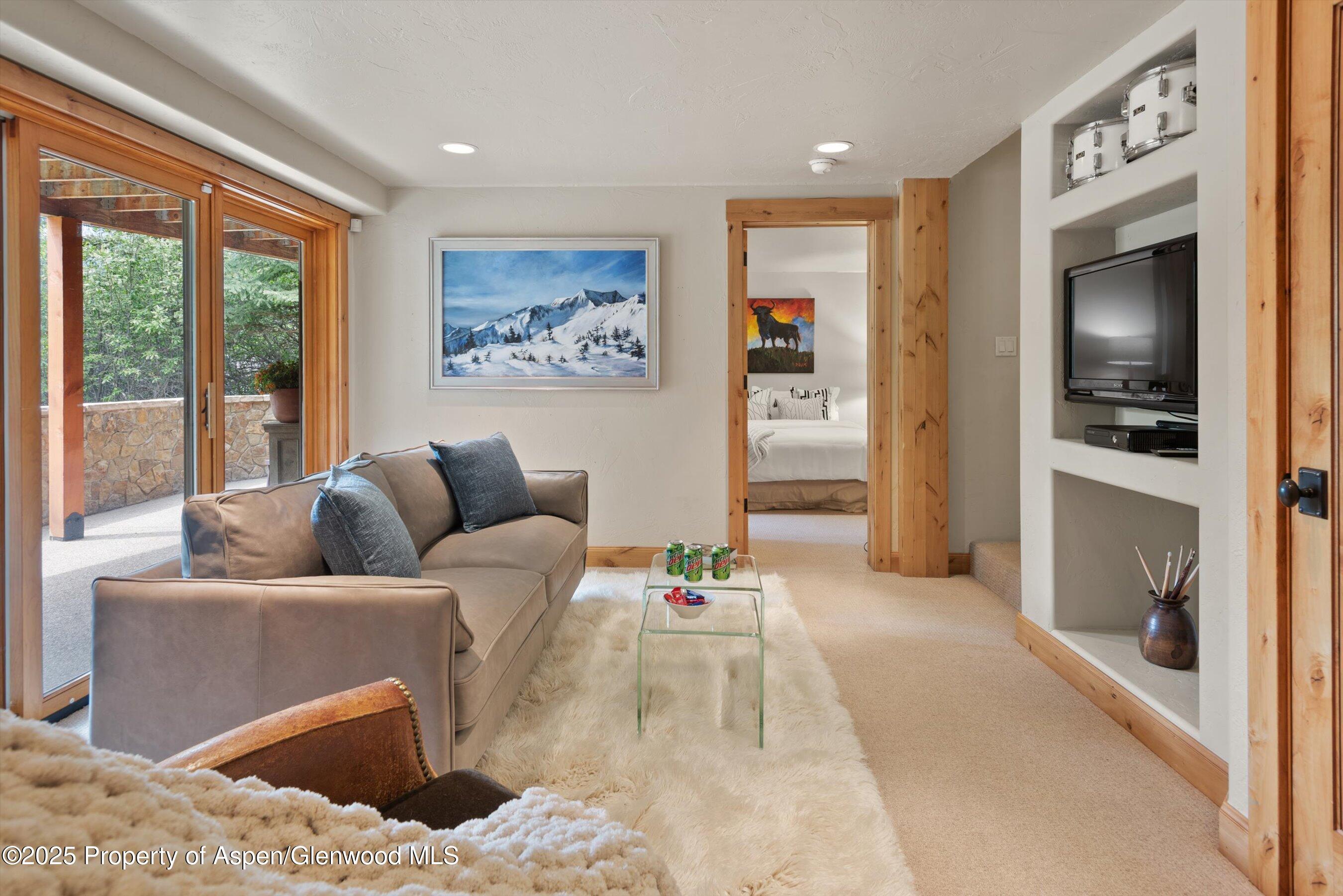 Snowmass Village, Colorado, 81615, United States, 3 Bedrooms Bedrooms, ,3 BathroomsBathrooms,Residential,For Sale,1874657