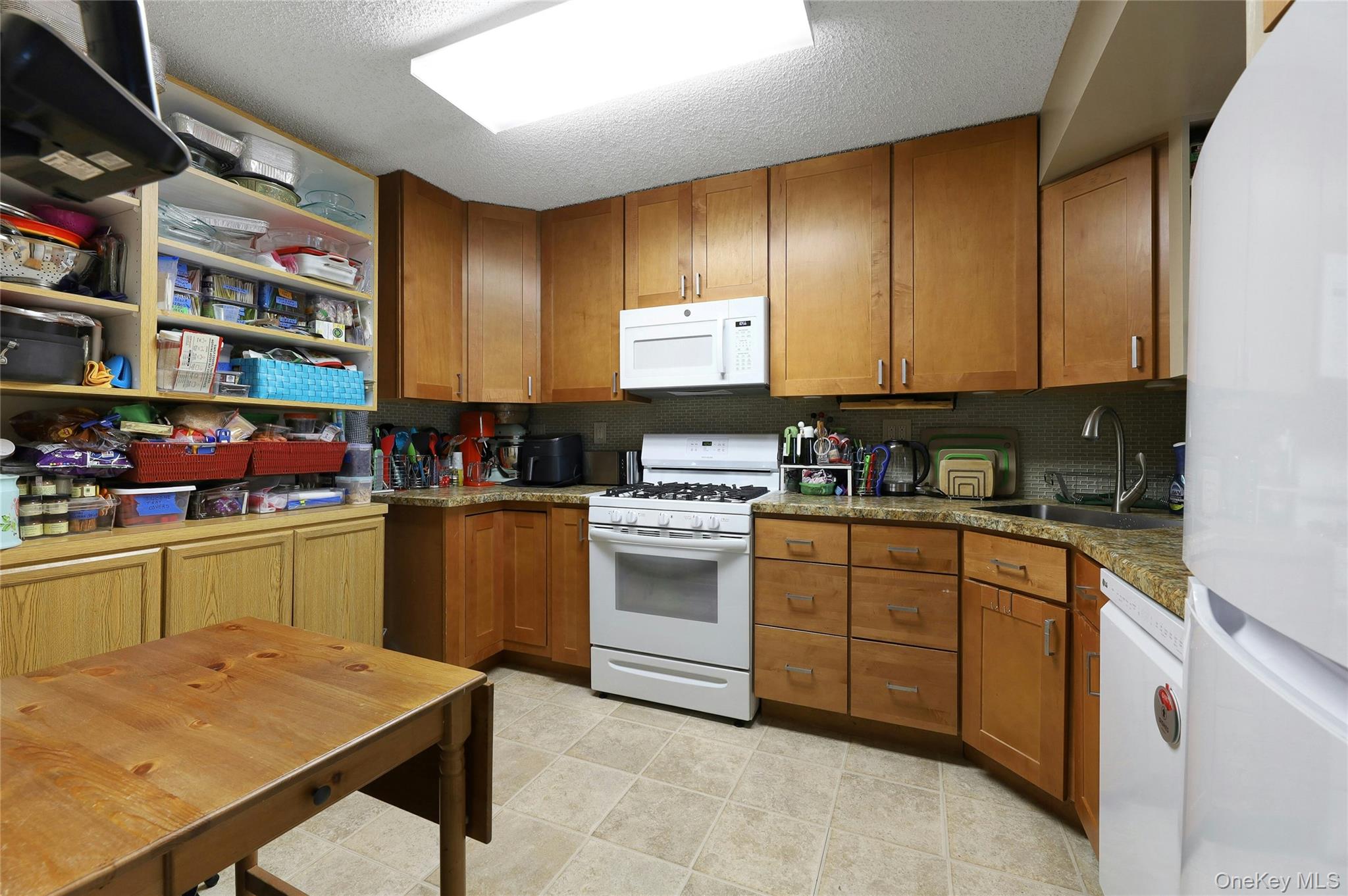 Nanuet, New York, 10954, United States, 2 Bedrooms Bedrooms, ,3 BathroomsBathrooms,Residential,For Sale,1947032