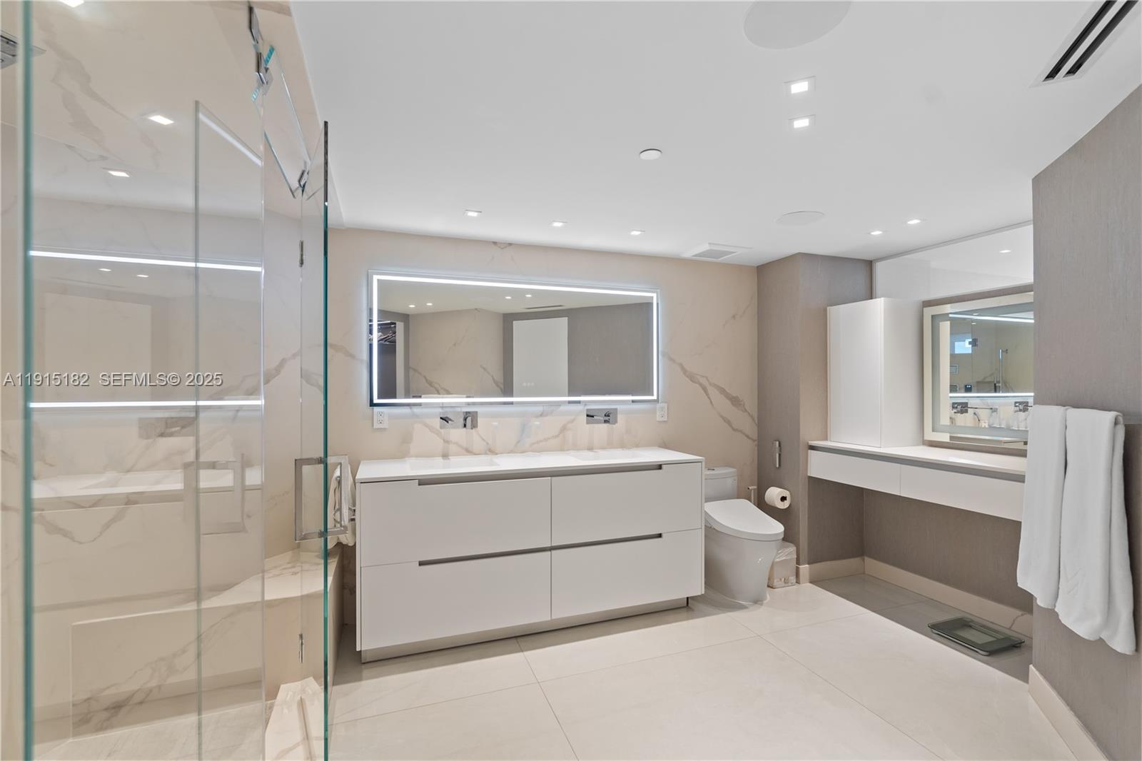 Miami Beach, Florida, 33140, United States, 5 Bedrooms Bedrooms, ,5 BathroomsBathrooms,Residential,For Sale,1997515