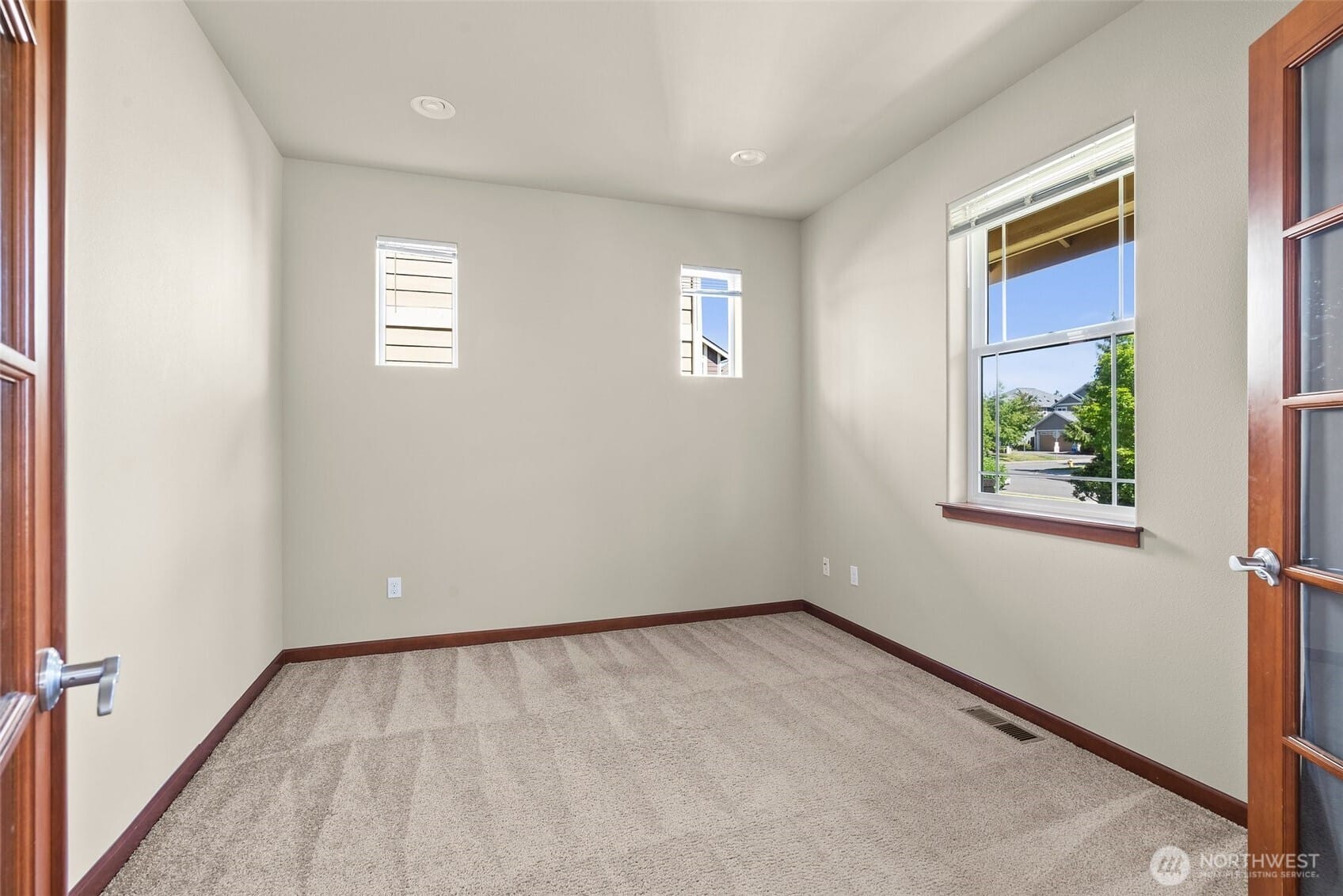 Puyallup, Washington, 98374, United States, 3 Bedrooms Bedrooms, ,3 BathroomsBathrooms,Residential,For Sale,1885383