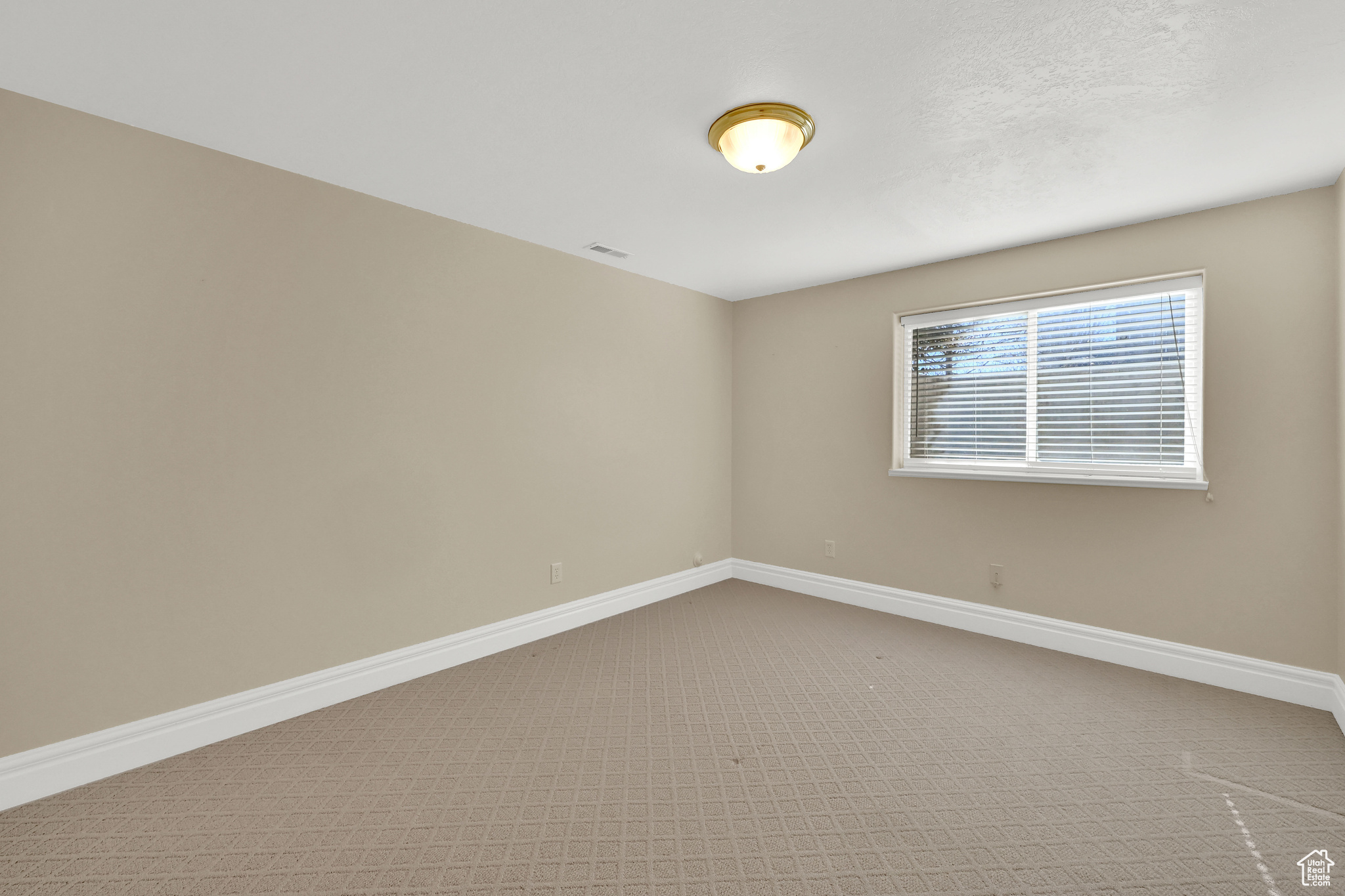 Hyrum, Utah, 84319, United States, 5 Bedrooms Bedrooms, ,3 BathroomsBathrooms,Residential,For Sale,1729547