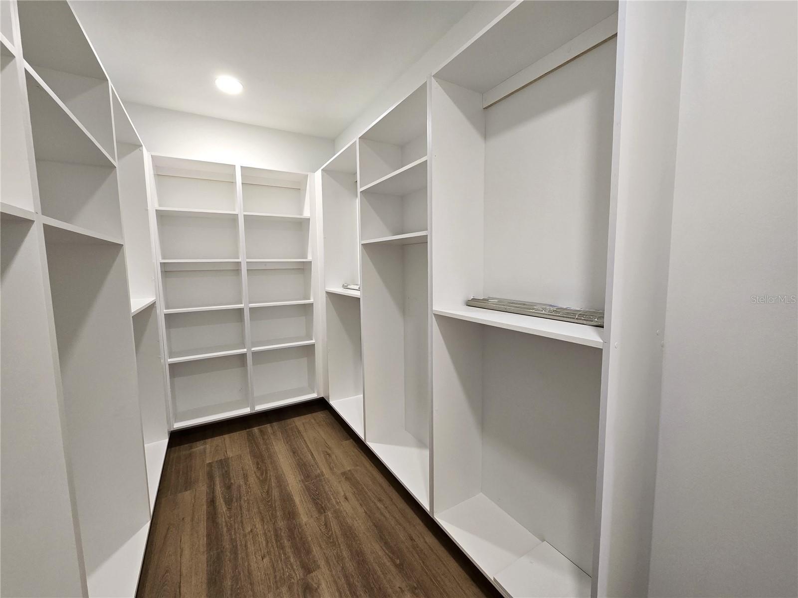 TAMPA, Florida, 33607, United States, 5 Bedrooms Bedrooms, ,3 BathroomsBathrooms,Residential,For Sale,1976051