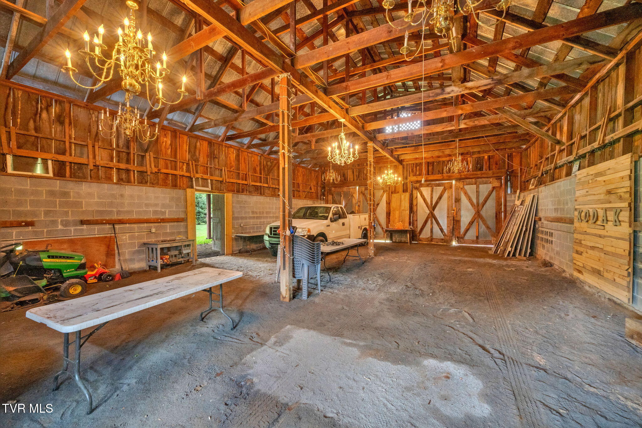 Roan Mountain, Tennessee, 37687, United States, 4 Bedrooms Bedrooms, ,2 BathroomsBathrooms,Residential,For Sale,2010992