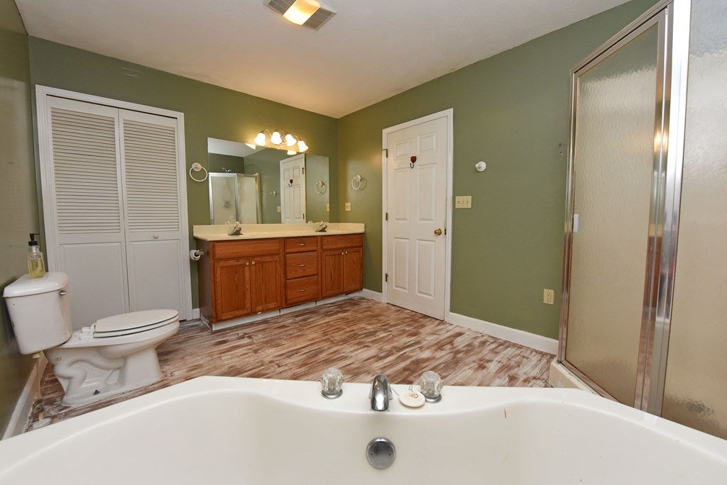 Mineral Bluff, Georgia, 30559, United States, 3 Bedrooms Bedrooms, ,3 BathroomsBathrooms,Residential,For Sale,1882955