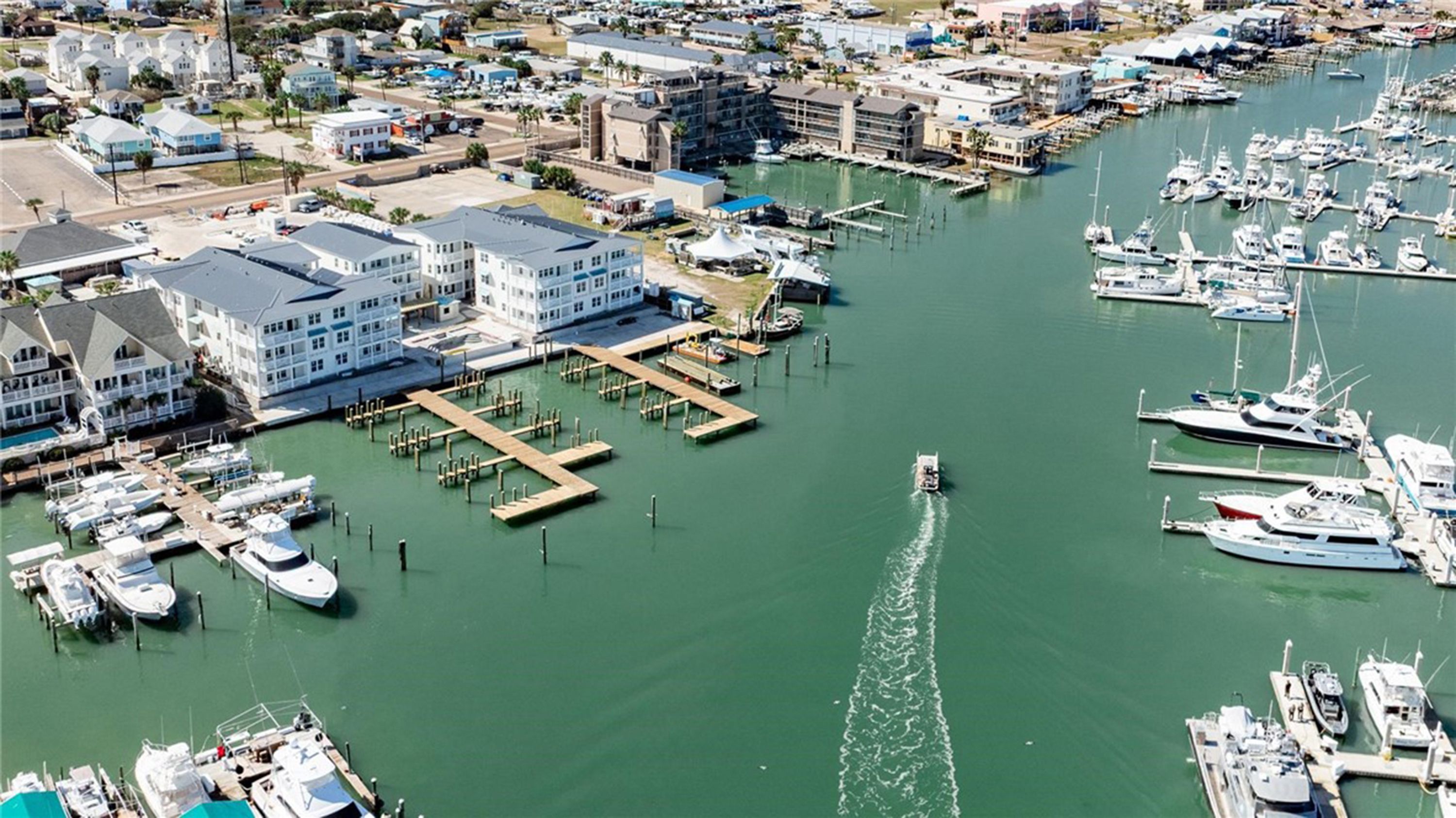  Coastal Luxury with Unmatched Water Views - 物件實景