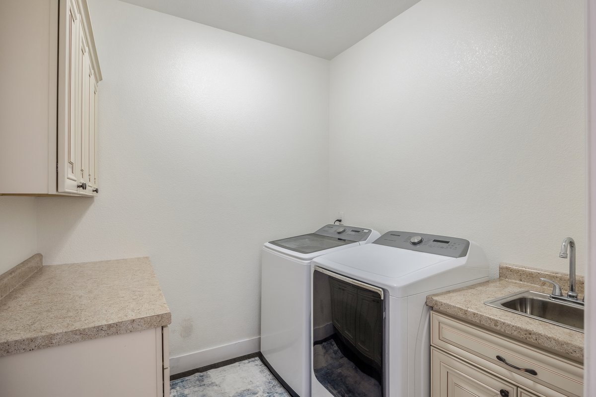 Cheyenne, Wyoming, 82059, United States, 5 Bedrooms Bedrooms, ,4 BathroomsBathrooms,Residential,For Sale,1944847