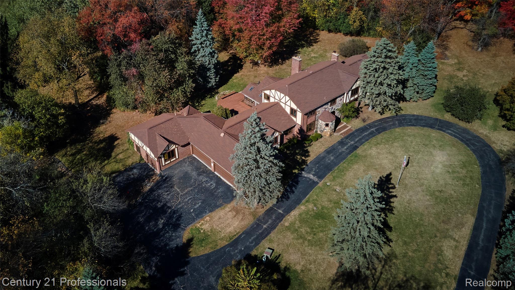 Rochester, Michigan, 48306, United States, 5 Bedrooms Bedrooms, ,6 BathroomsBathrooms,Residential,For Sale,1987117