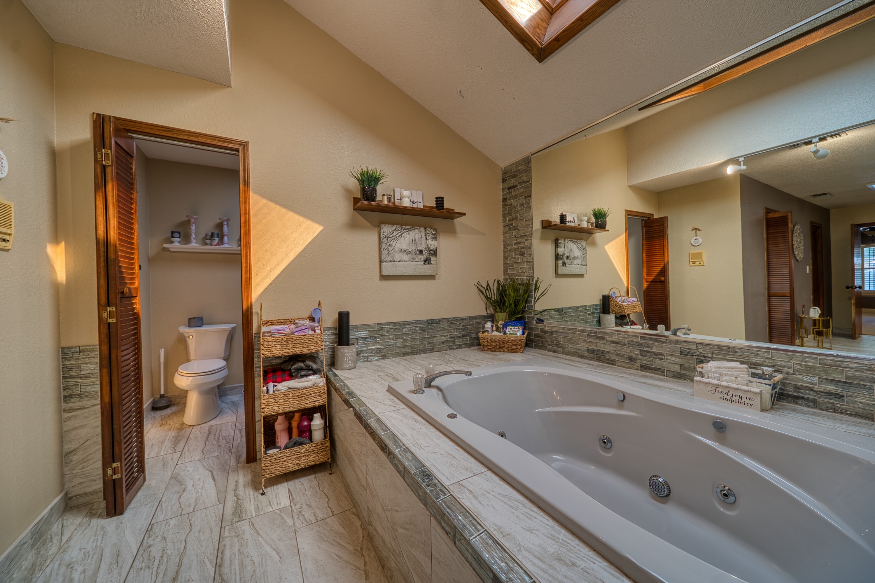 Carlsbad, New Mexico, 88220, United States, 4 Bedrooms Bedrooms, ,3 BathroomsBathrooms,Residential,For Sale,1974897