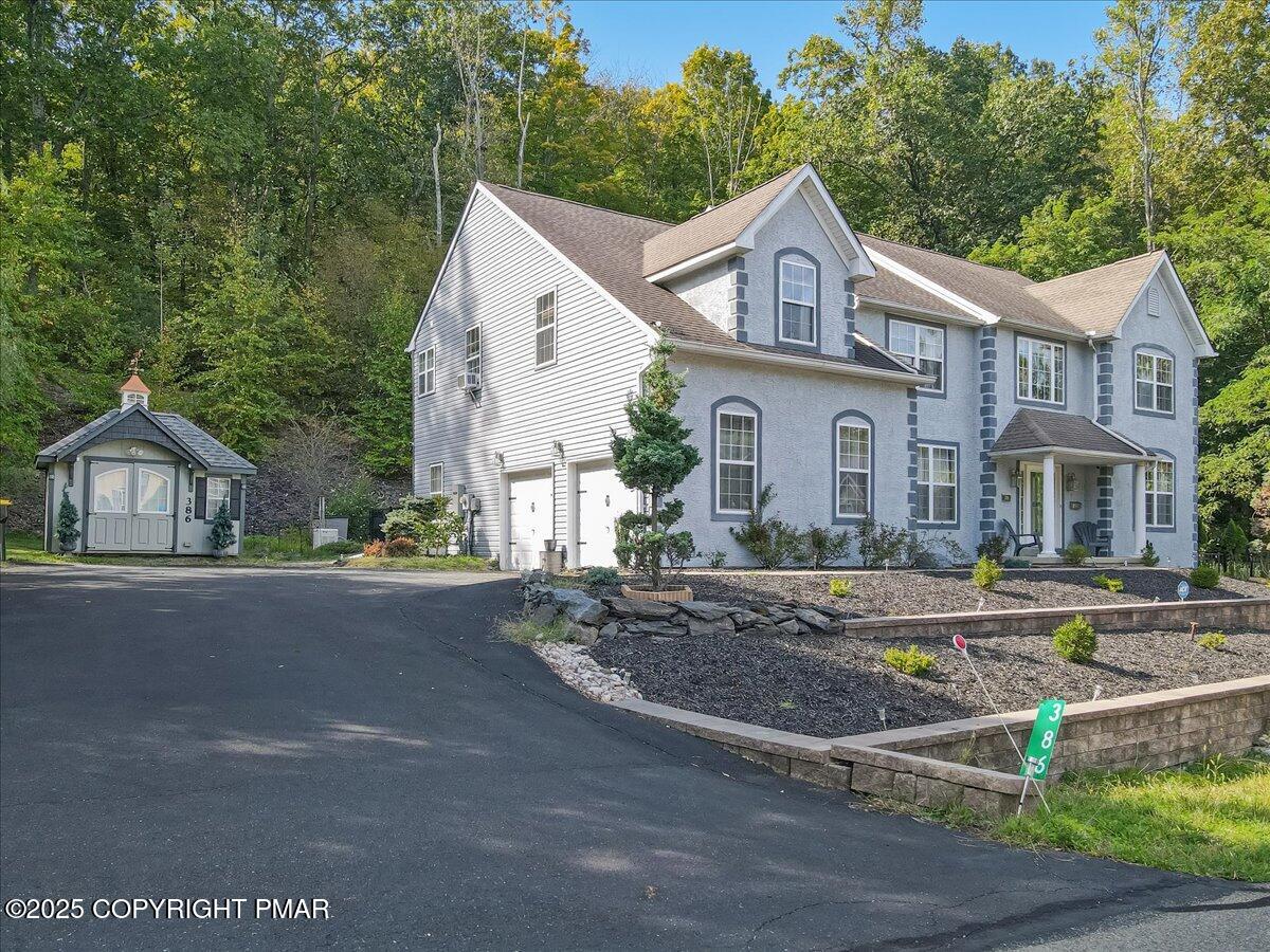 East Stroudsburg, Pennsylvania, 18302, United States, 5 Bedrooms Bedrooms, ,4 BathroomsBathrooms,Residential,For Sale,1980579