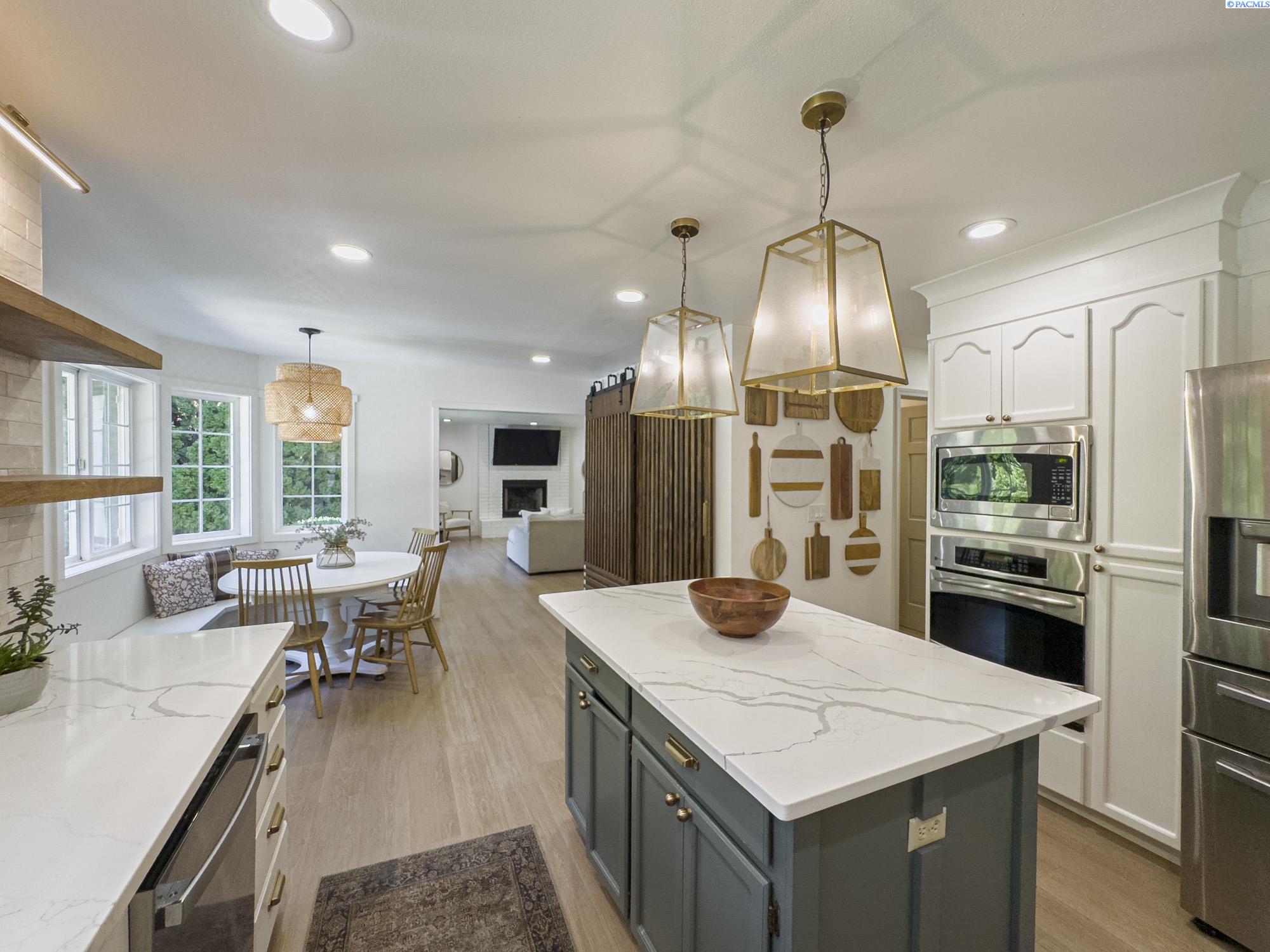 Richland, Washington, 99352, United States, 5 Bedrooms Bedrooms, ,4 BathroomsBathrooms,Residential,For Sale,1927234