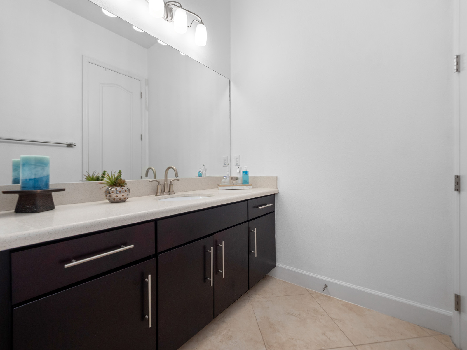 Winter Garden, Florida, 34787, United States, 5 Bedrooms Bedrooms, ,4 BathroomsBathrooms,Residential,For Sale,1980147