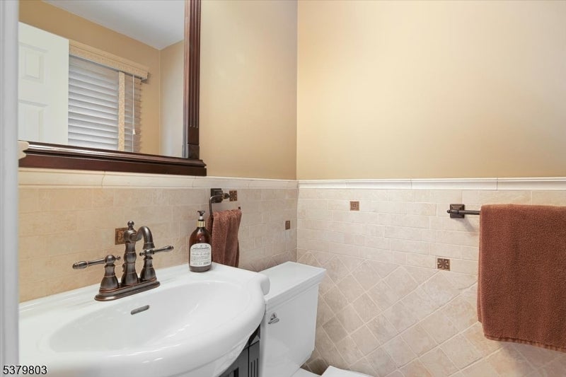 Fairfield Twp., New Jersey, 07004, United States, 3 Bedrooms Bedrooms, ,3 BathroomsBathrooms,Residential,For Sale,1923518
