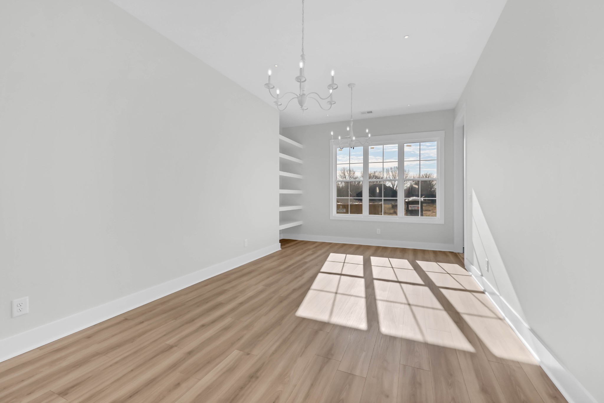 Clarksville, Tennessee, 37043, United States, 4 Bedrooms Bedrooms, ,4 BathroomsBathrooms,Residential,For Sale,2005761