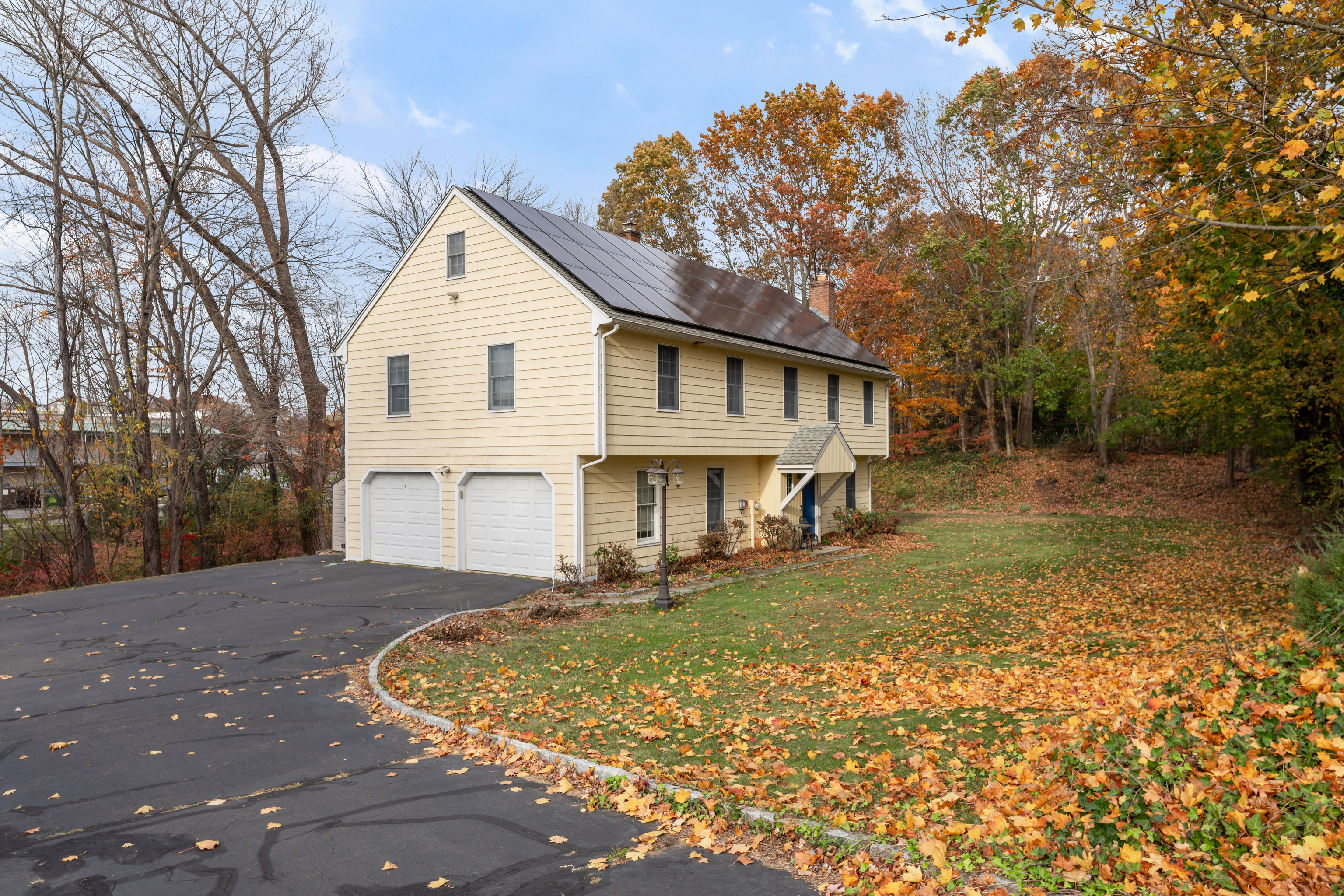 Milford, Connecticut, 06460, United States, 3 Bedrooms Bedrooms, ,3 BathroomsBathrooms,Residential,For Sale,1991692