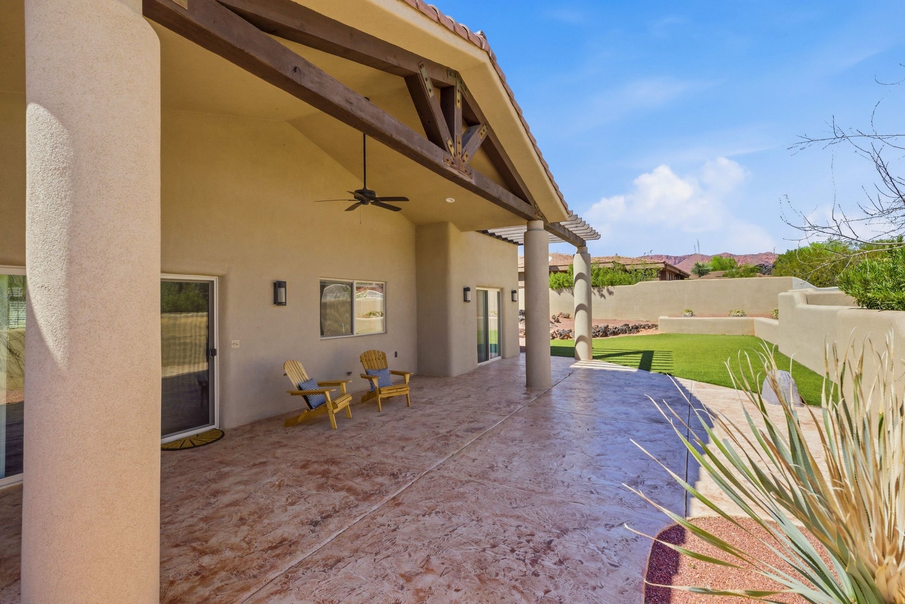  Former Parade Home in Lava Cove of Entrada Country Club - 物件實景
