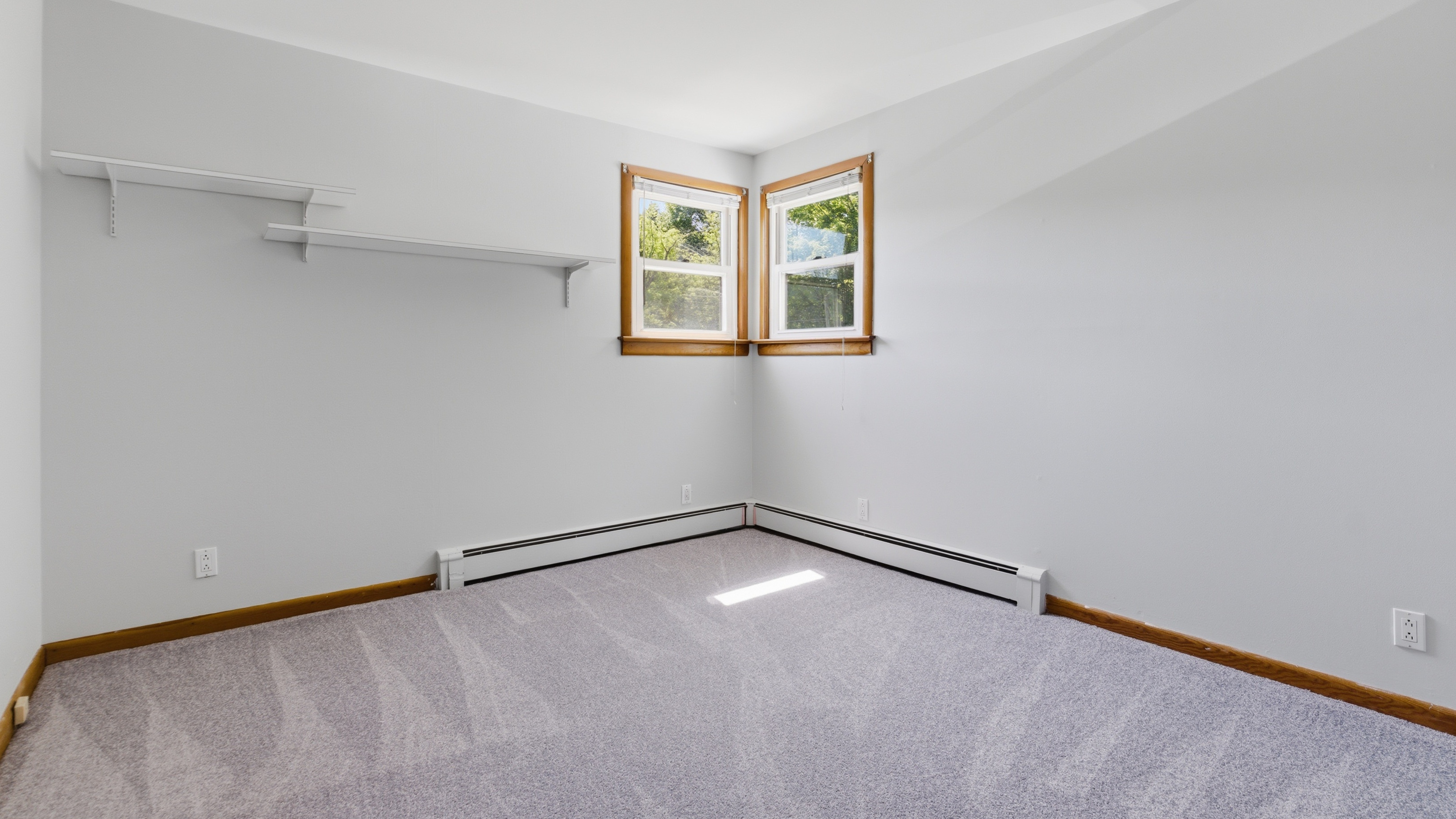  First Time Offered: Well-Maintained Split-Level on a Beautiful Berkshire Lot - 物件實景