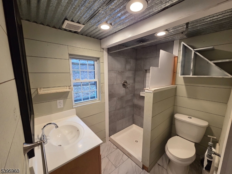 Tewksbury Twp., New Jersey, 07830, United States, 2 Bedrooms Bedrooms, ,2 BathroomsBathrooms,Residential,For Sale,1991114