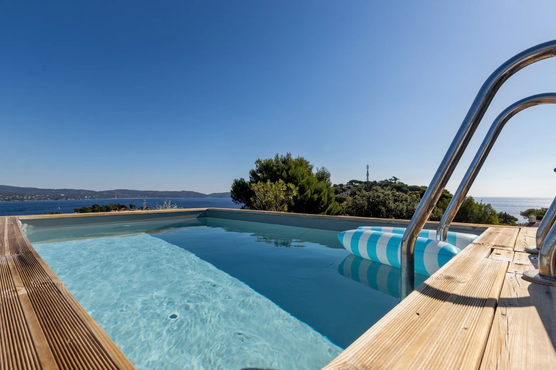 Cavalaire-sur-Mer, Provence-Alpes-Côte d’Azur, 83240, FR, 7 Bedrooms Bedrooms, ,9 BathroomsBathrooms,Residential,For Sale,1987792