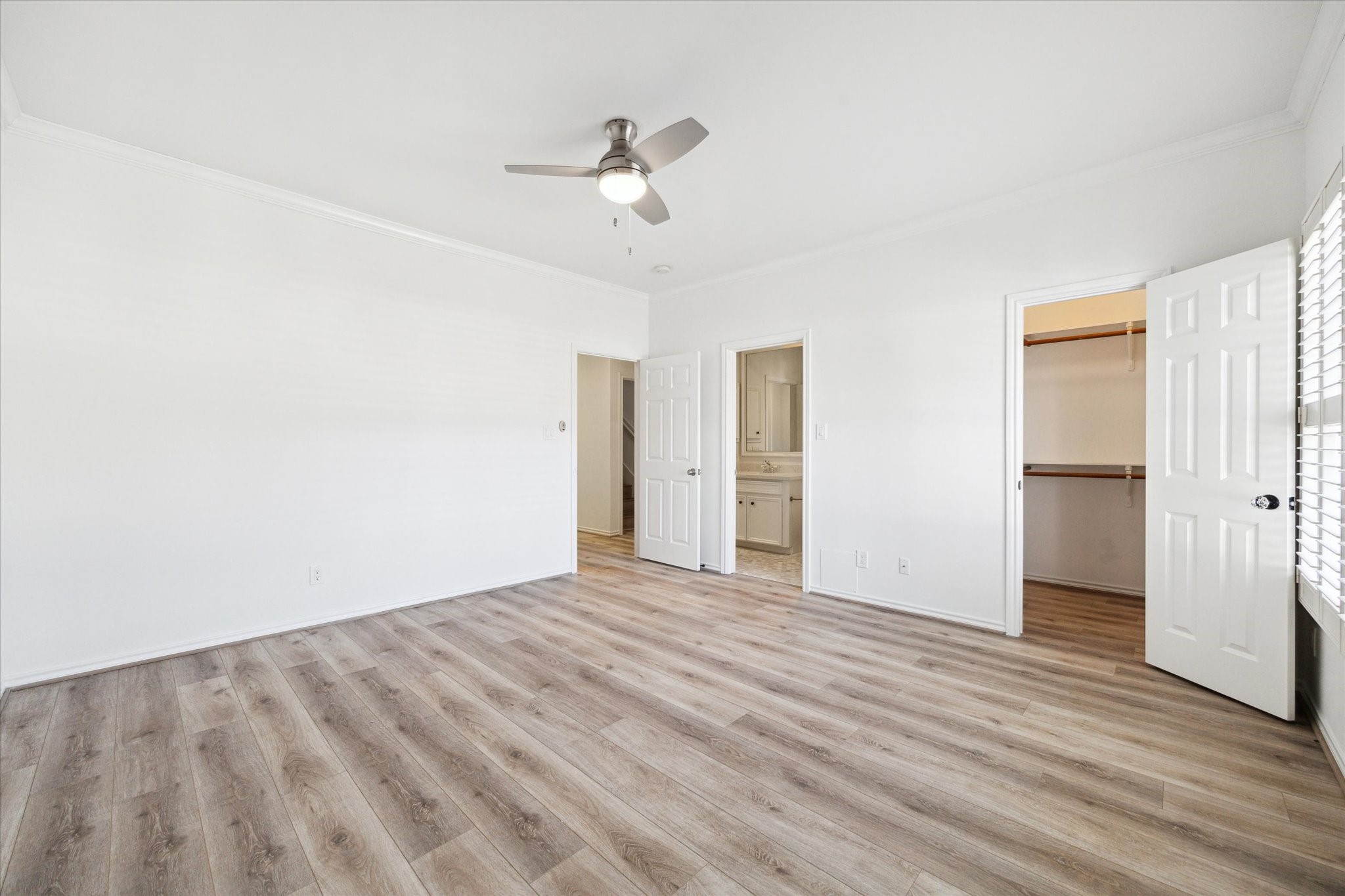  5160 Chevy Chase Drive - 物件實景