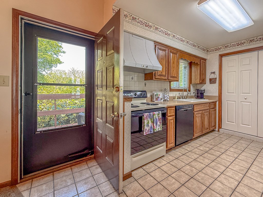 Machipongo, Virginia, 23405, United States, 3 Bedrooms Bedrooms, ,3 BathroomsBathrooms,Residential,For Sale,1796934