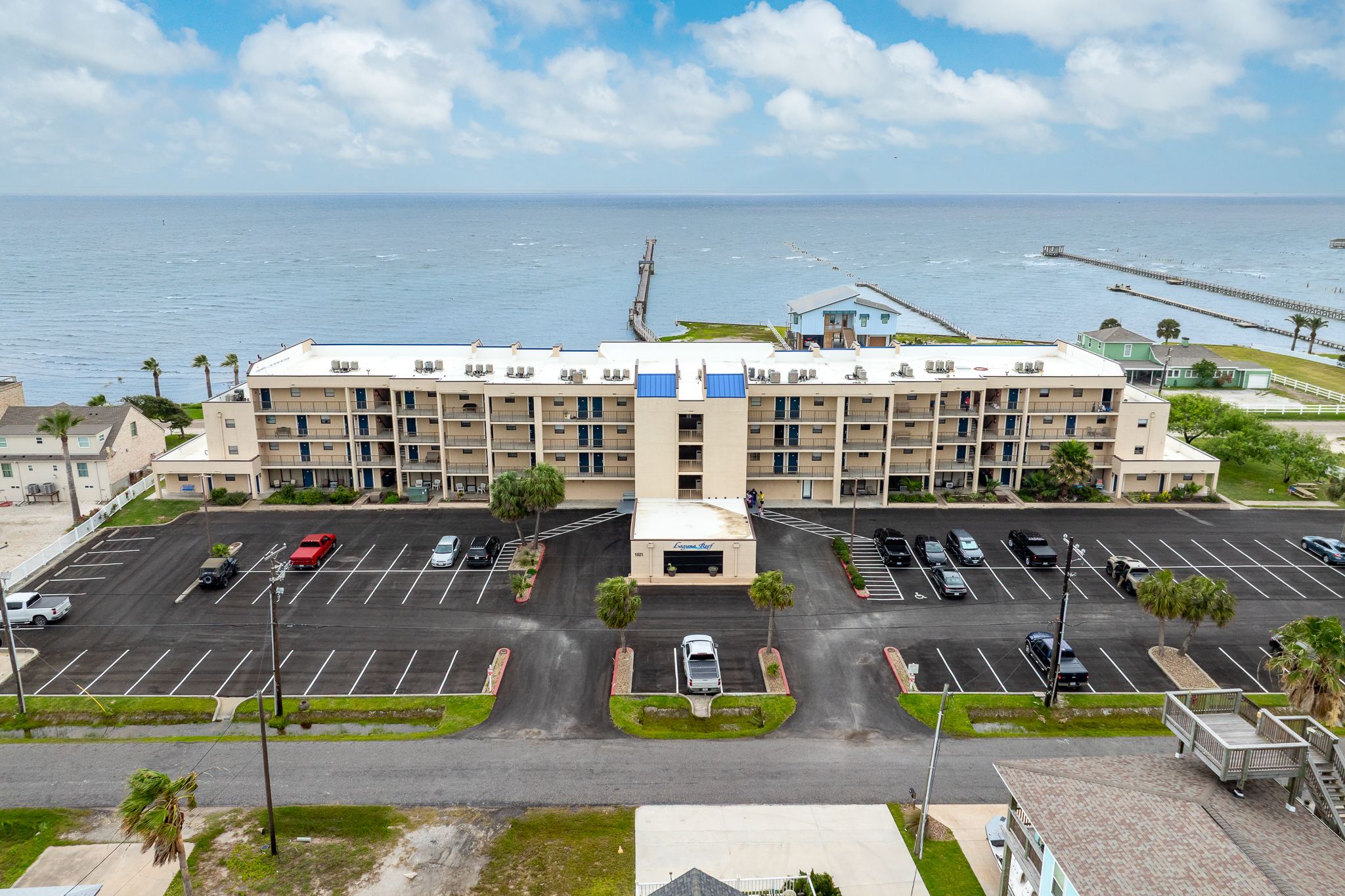  STUNNING WATERFRONT CONDO WITH MODERN UPDATES & SPECTACULAR VIEWS - 物件實景
