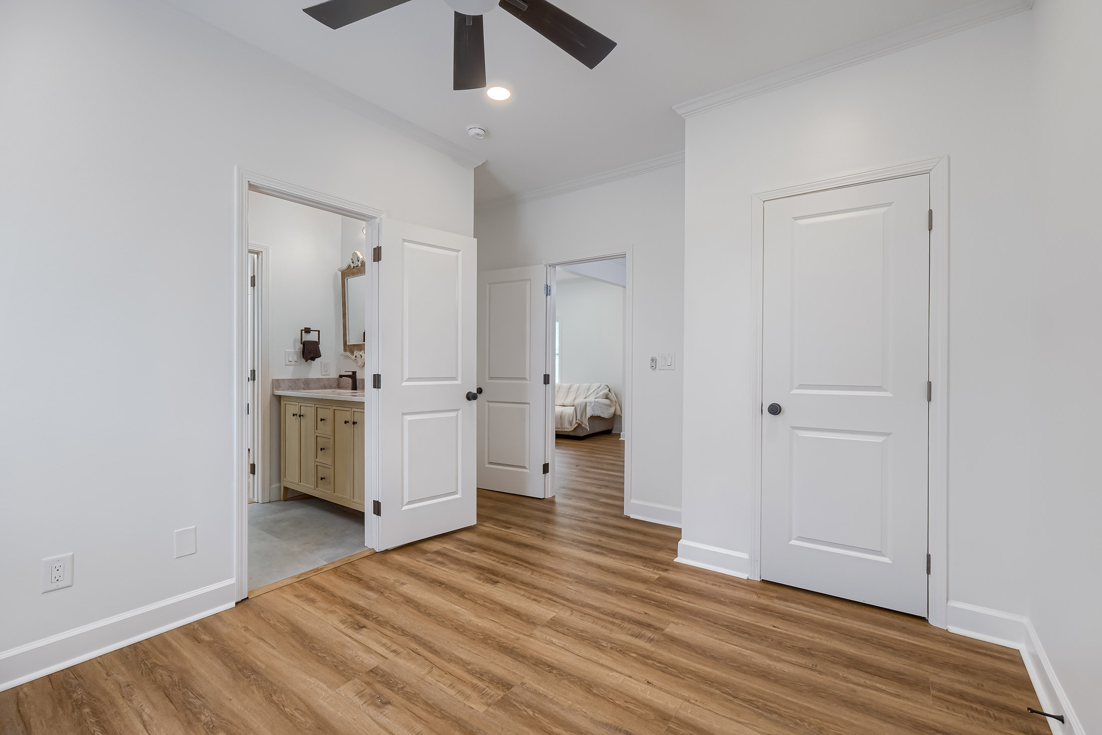  beautifully renovated home where  modern upgrades meet timeless charm - 物件實景