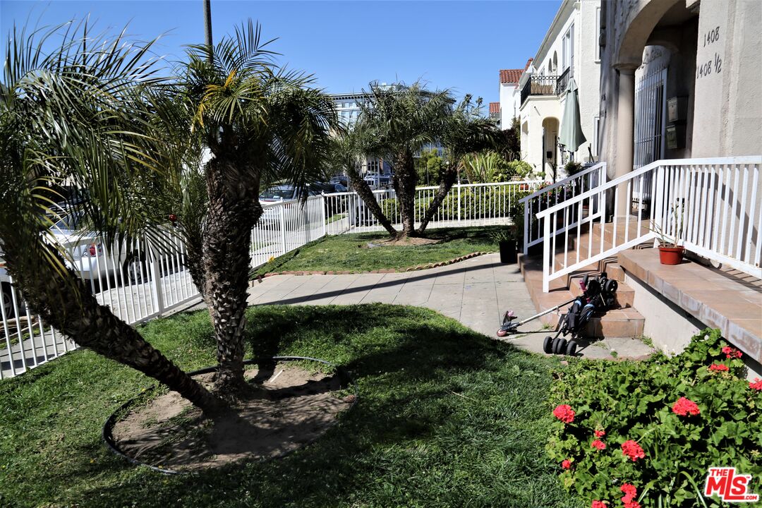 Los Angeles, California, 90019, United States, 8 Bedrooms Bedrooms, ,Residential,For Sale,1848279
