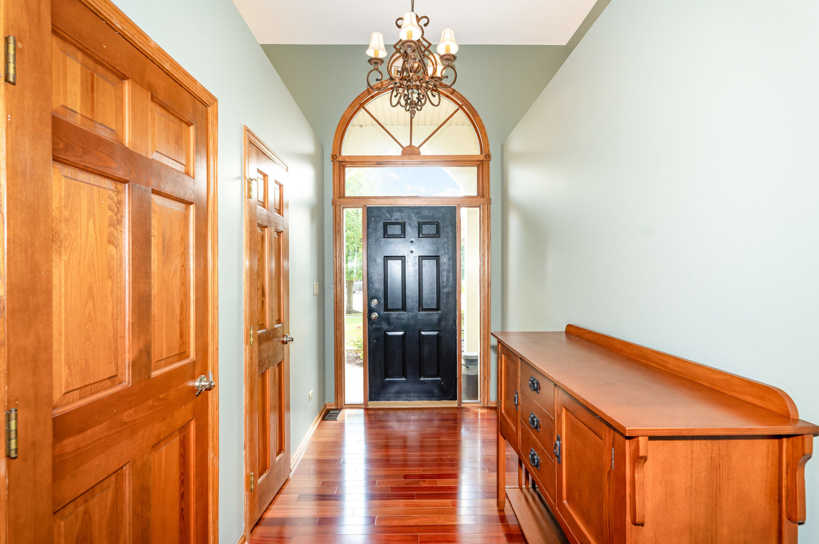 Shorewood, Illinois, 60404, United States, 3 Bedrooms Bedrooms, ,3 BathroomsBathrooms,Residential,For Sale,1937616