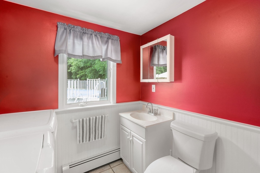 Abington, Massachusetts, 02351, United States, 3 Bedrooms Bedrooms, ,2 BathroomsBathrooms,Residential,For Sale,1907735