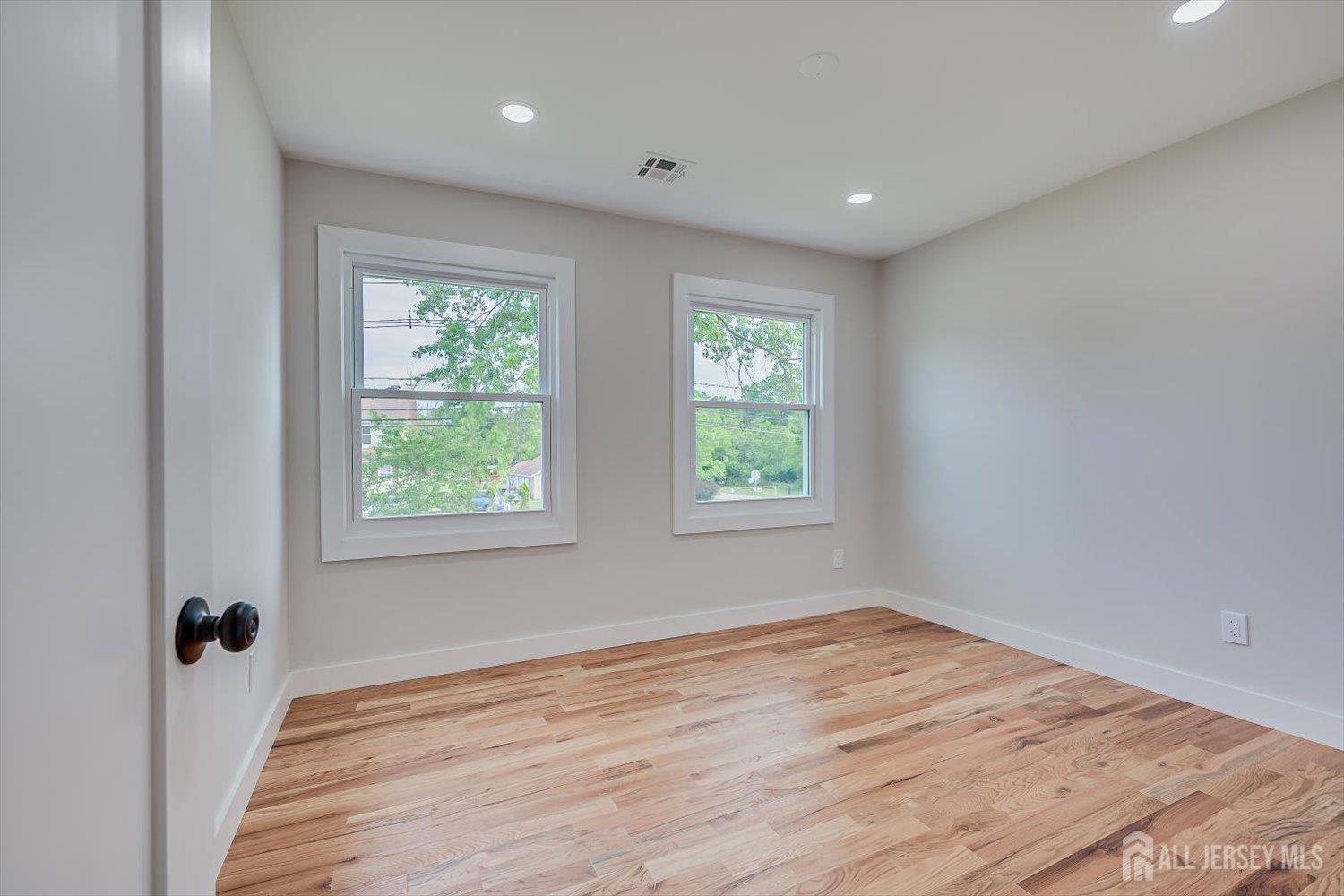 Piscataway, New Jersey, 08854, United States, 5 Bedrooms Bedrooms, ,3 BathroomsBathrooms,Residential,For Sale,2048679