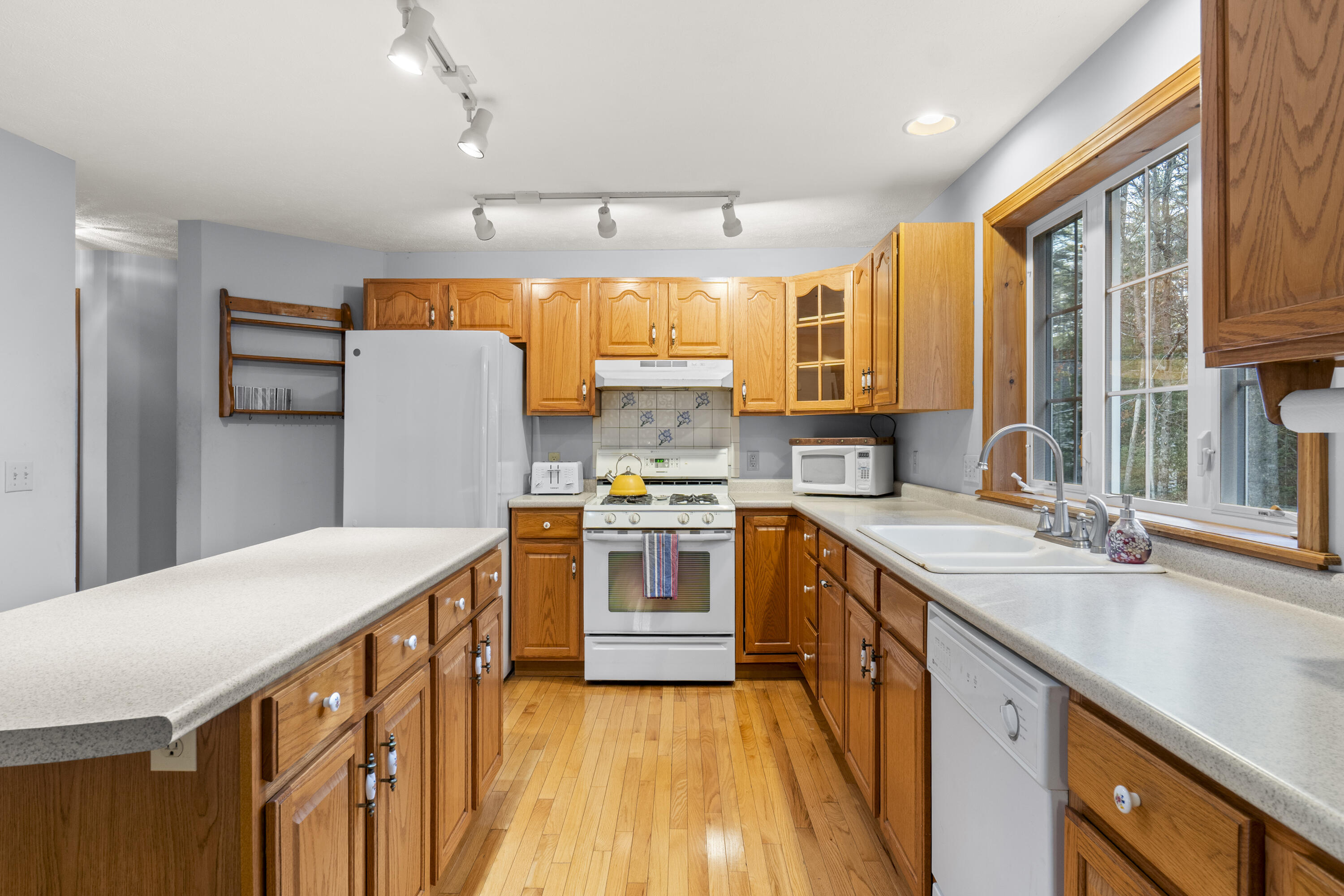 Brunswick, Maine, 04011, United States, 3 Bedrooms Bedrooms, ,3 BathroomsBathrooms,Residential,For Sale,1988184