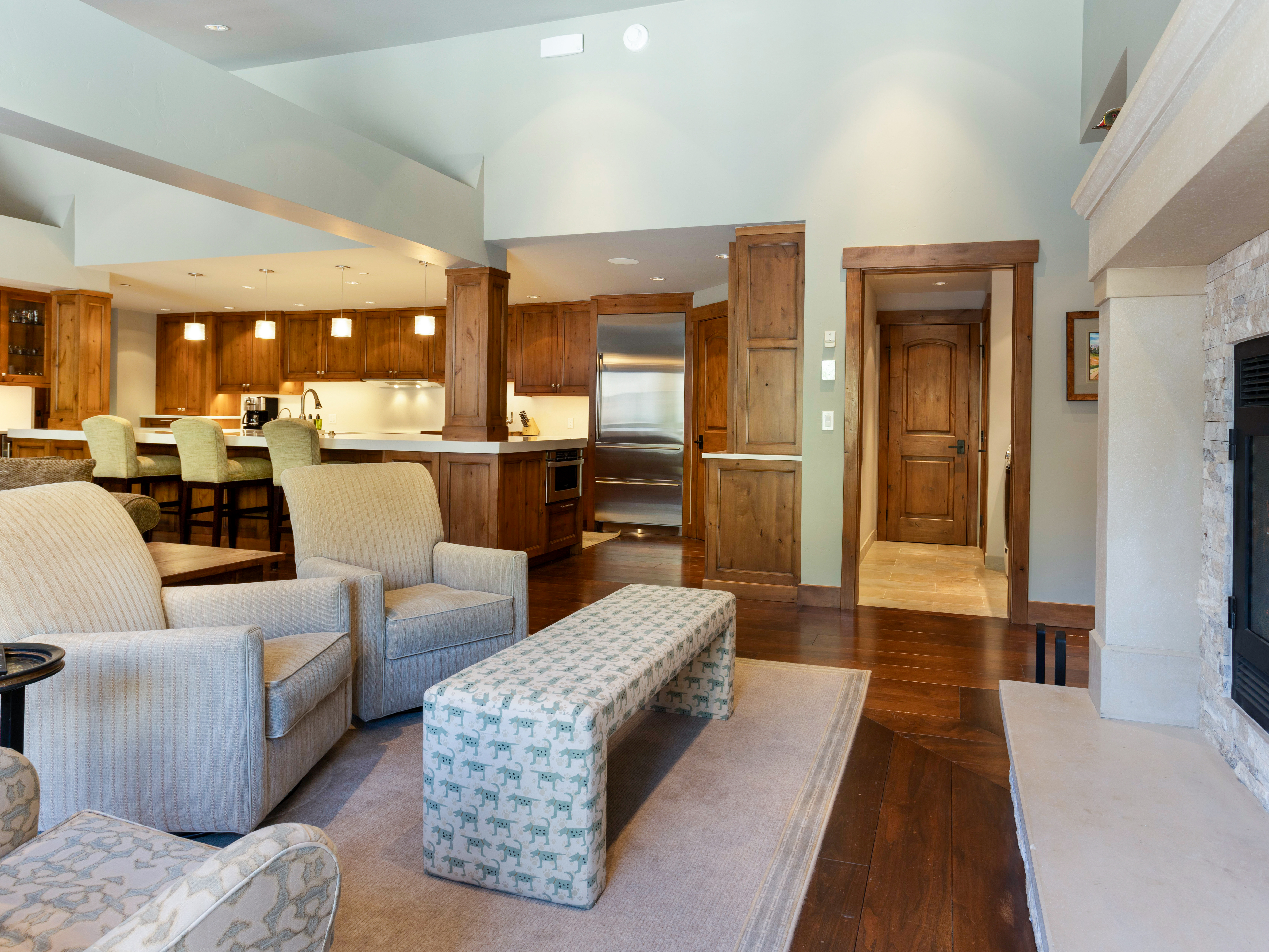  Exceptionally Spacious Mountain Retreat With a Ski-In, Ski-Out Location - 物件實景