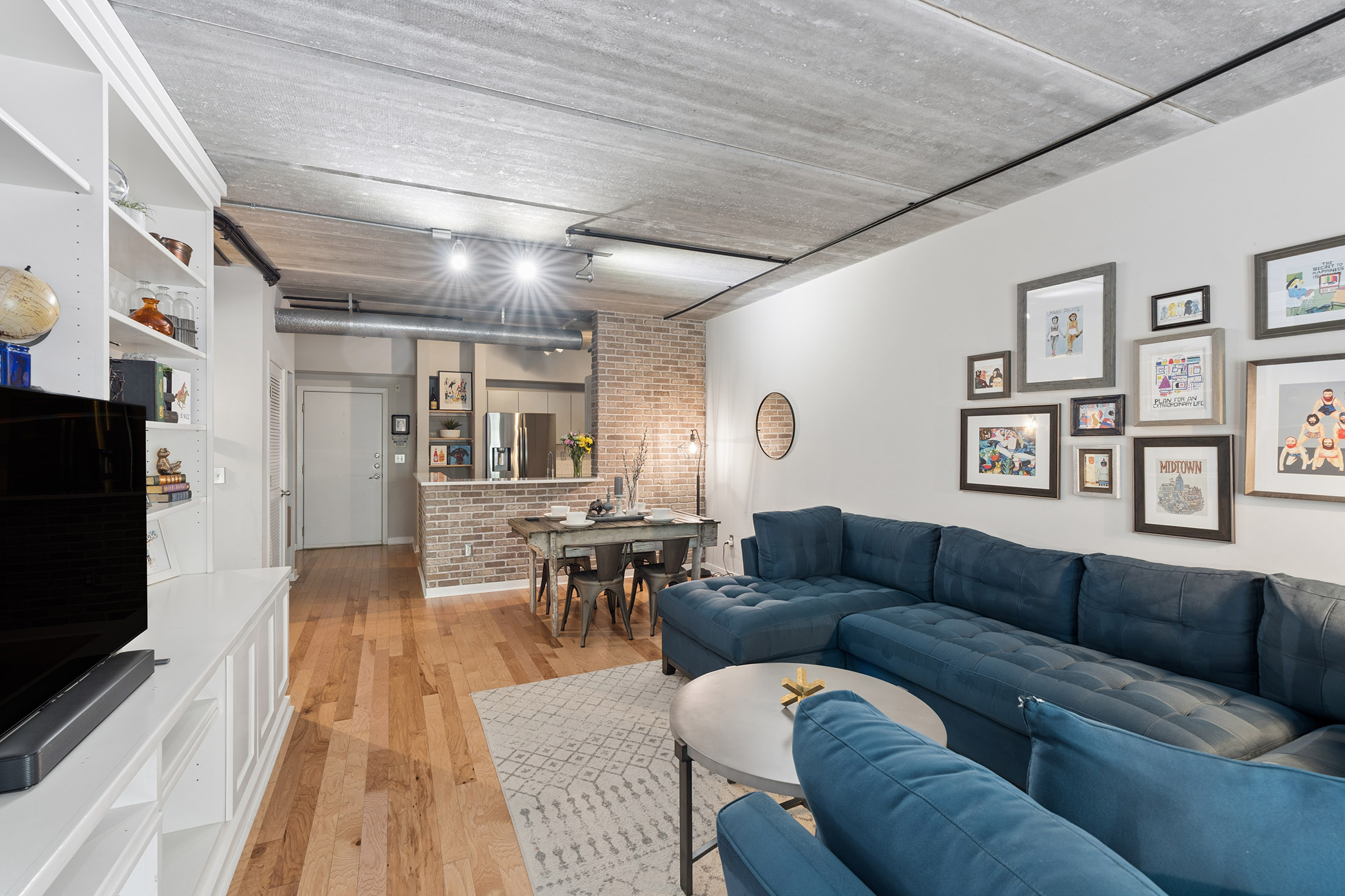  Spacious Heart-of-Midtown Condo - 物件實景