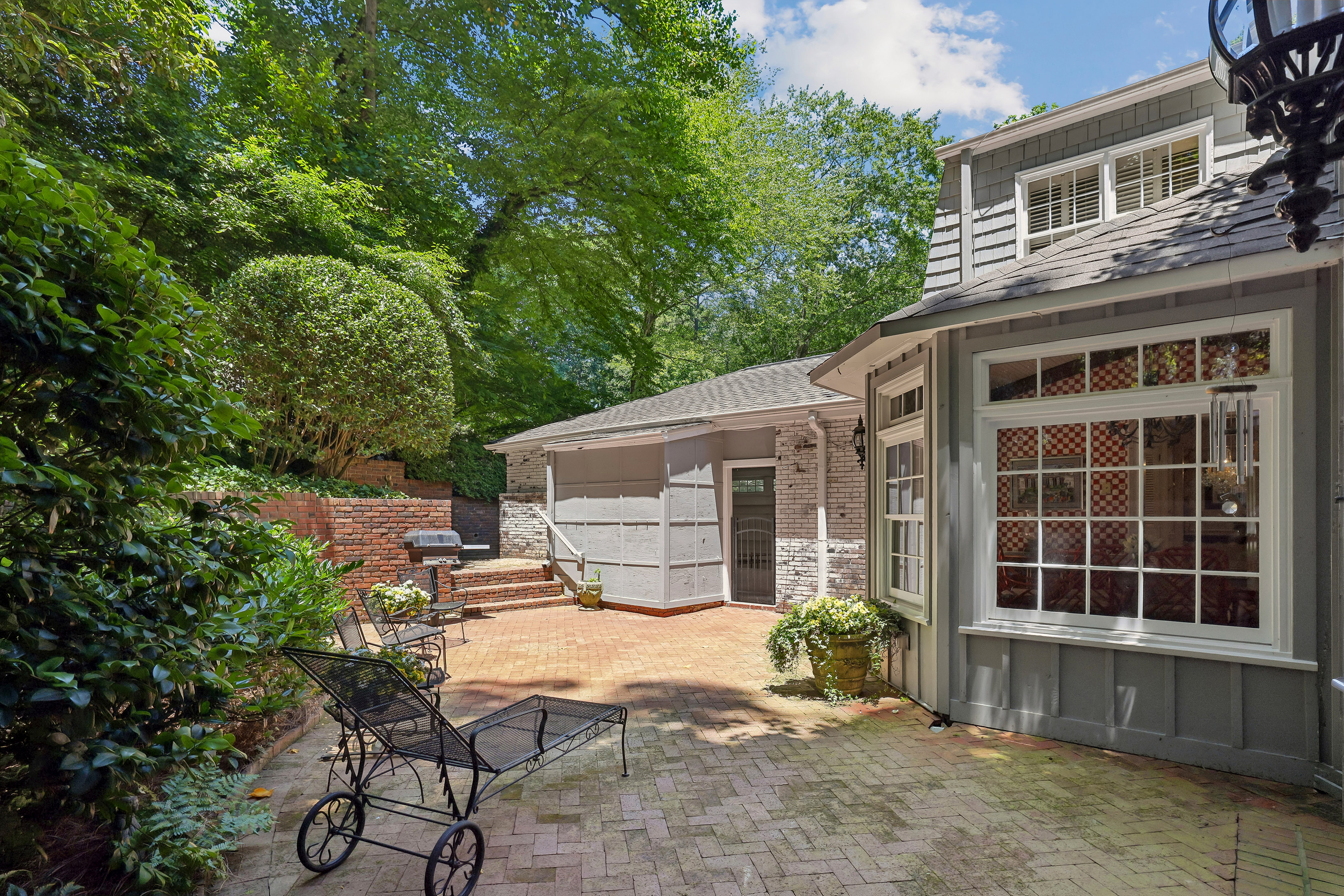  Timeless Dutch Colonial in Coveted Haynes Manor - 物件實景