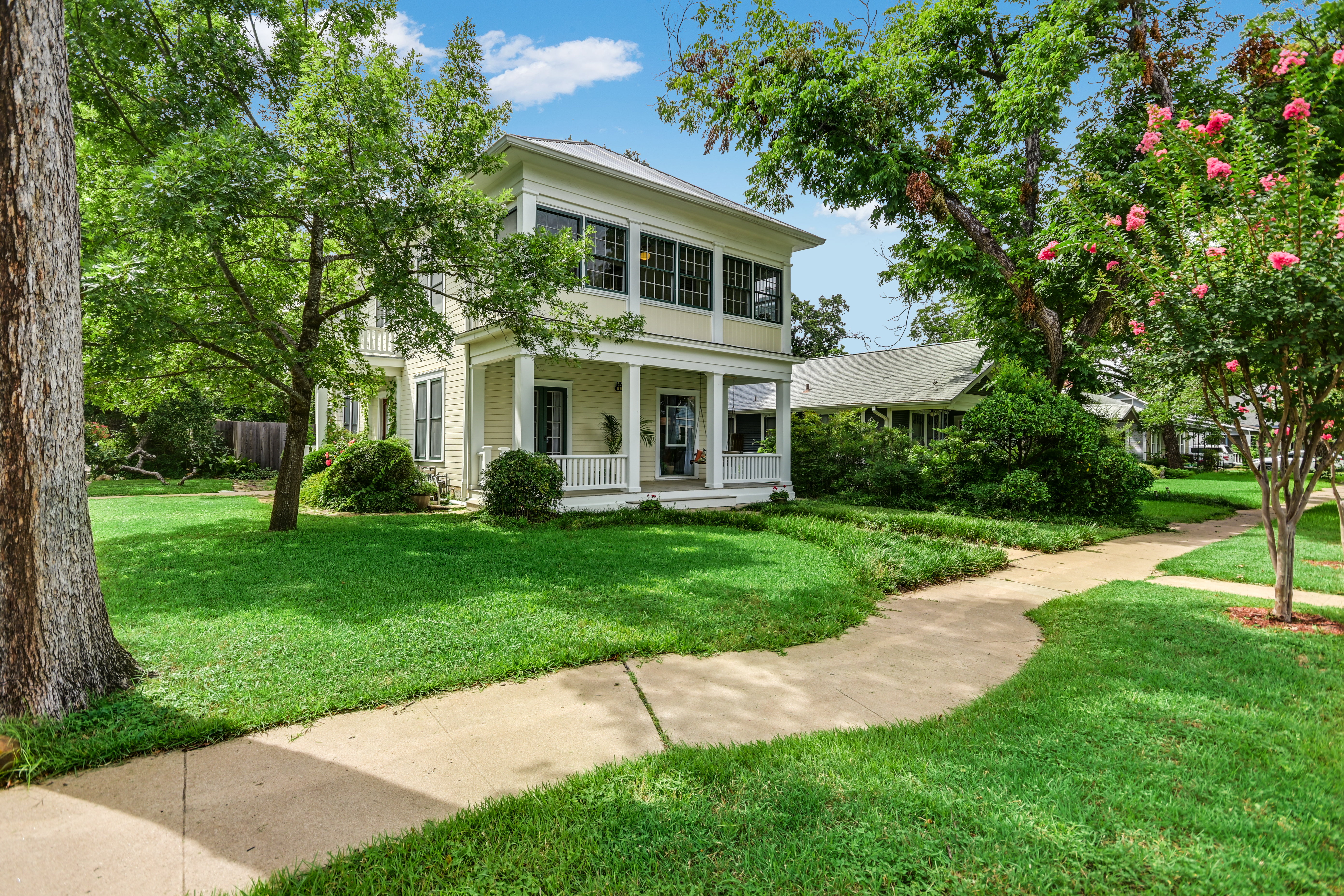  1922 Colonial Revival in Historic Hyde Park Neighborhood - 物件實景