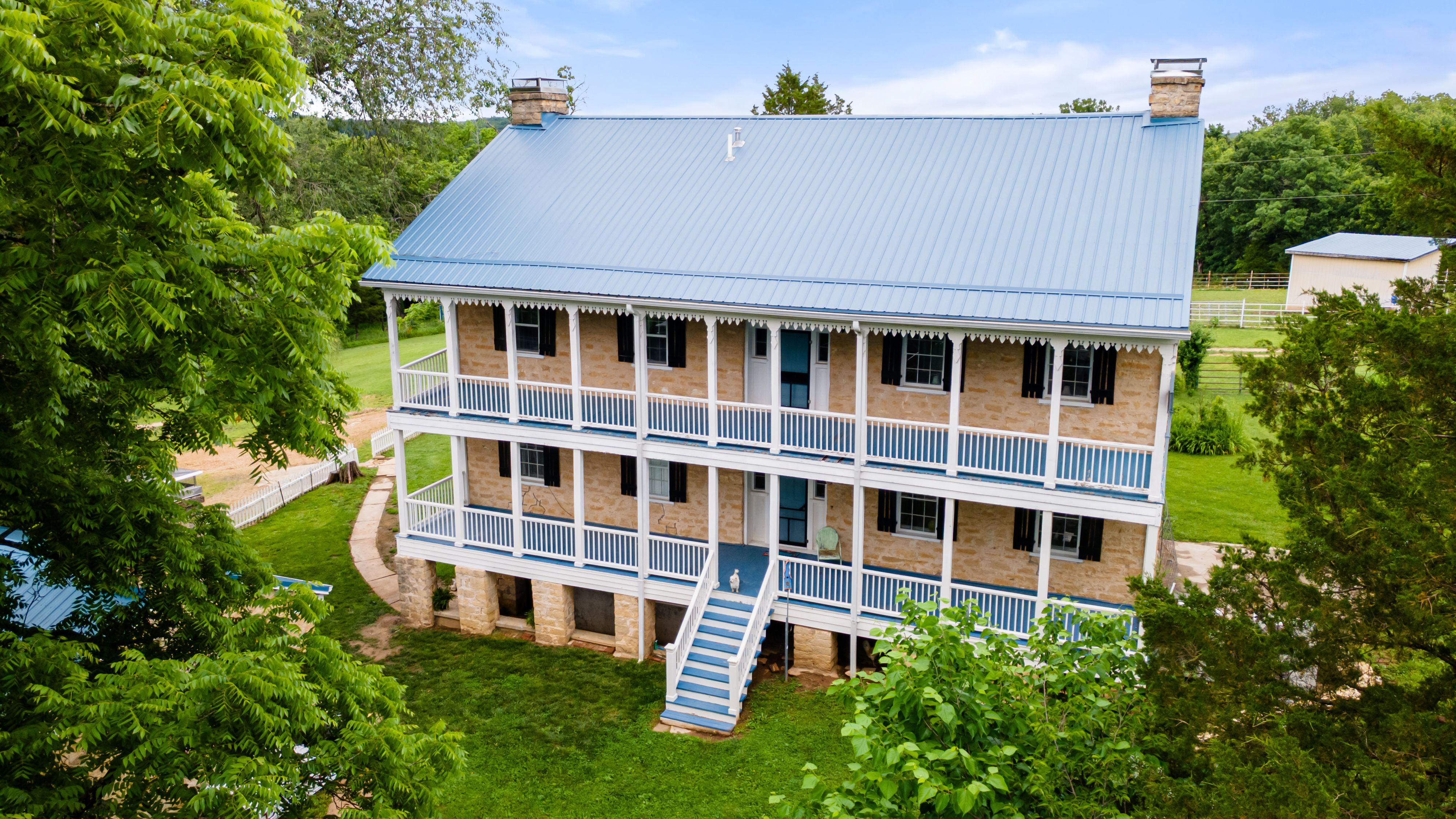  Built In 1851, 4-Story Limestone Federal-Style Home On Over 17 Acres - 物件實景
