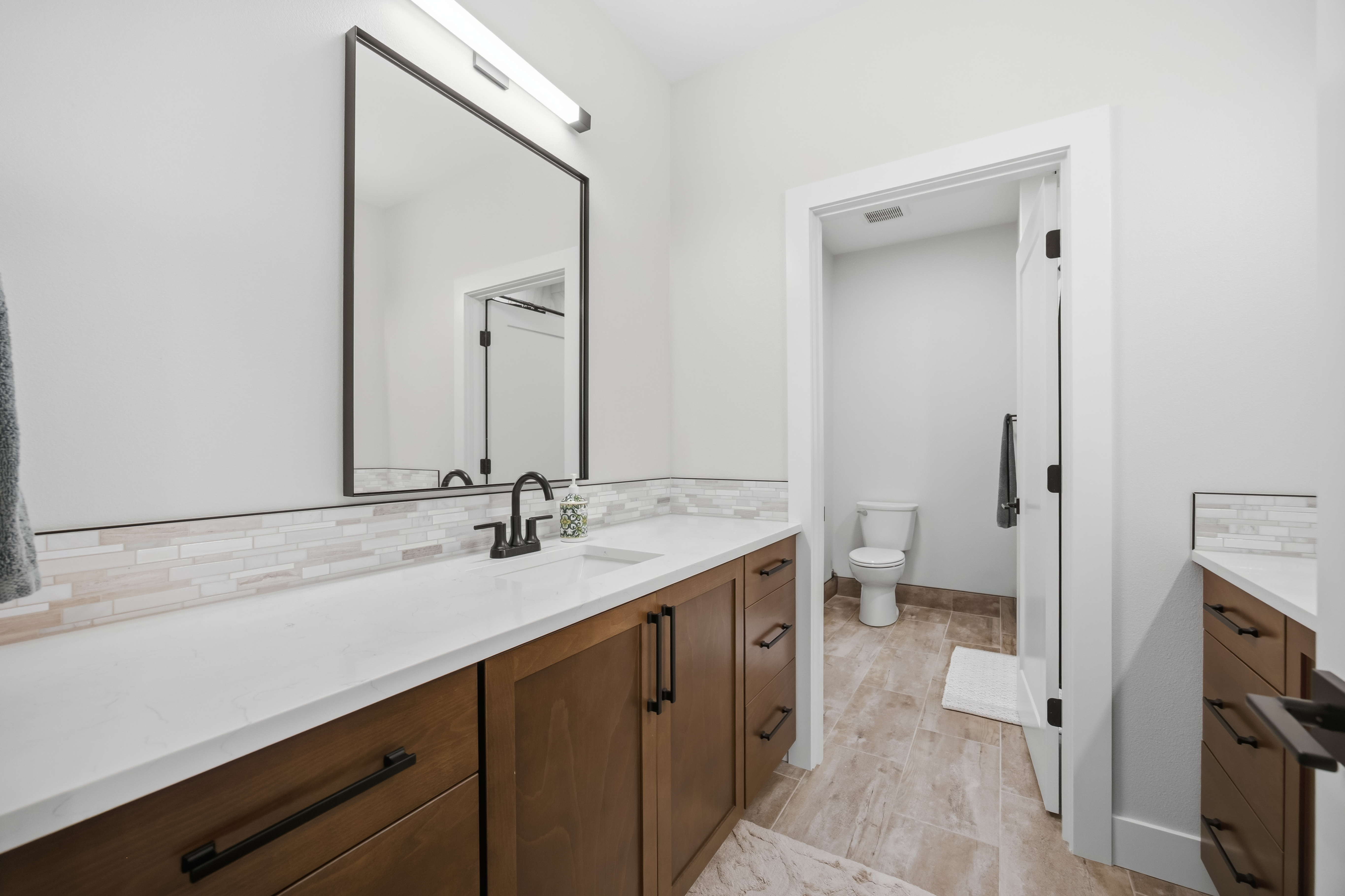  Discover This Stunning Resale Prodigy Homes Aria Basement Model - 物件實景