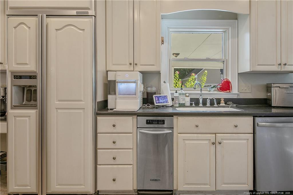 Fayetteville, North Carolina, 28303, United States, 4 Bedrooms Bedrooms, ,5 BathroomsBathrooms,Residential,For Sale,1992952