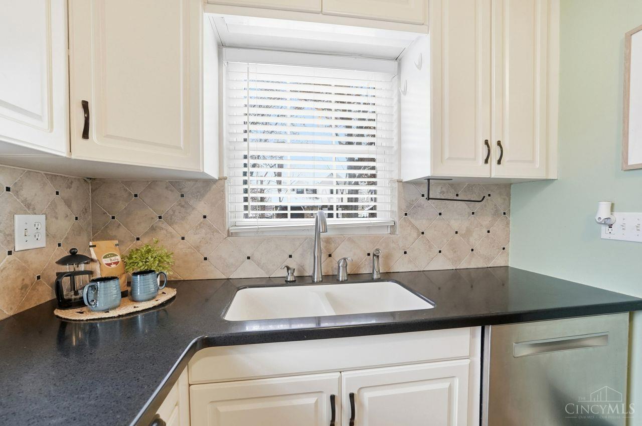 Cincinnati, Ohio, 45209, United States, 3 Bedrooms Bedrooms, ,4 BathroomsBathrooms,Residential,For Sale,2003338