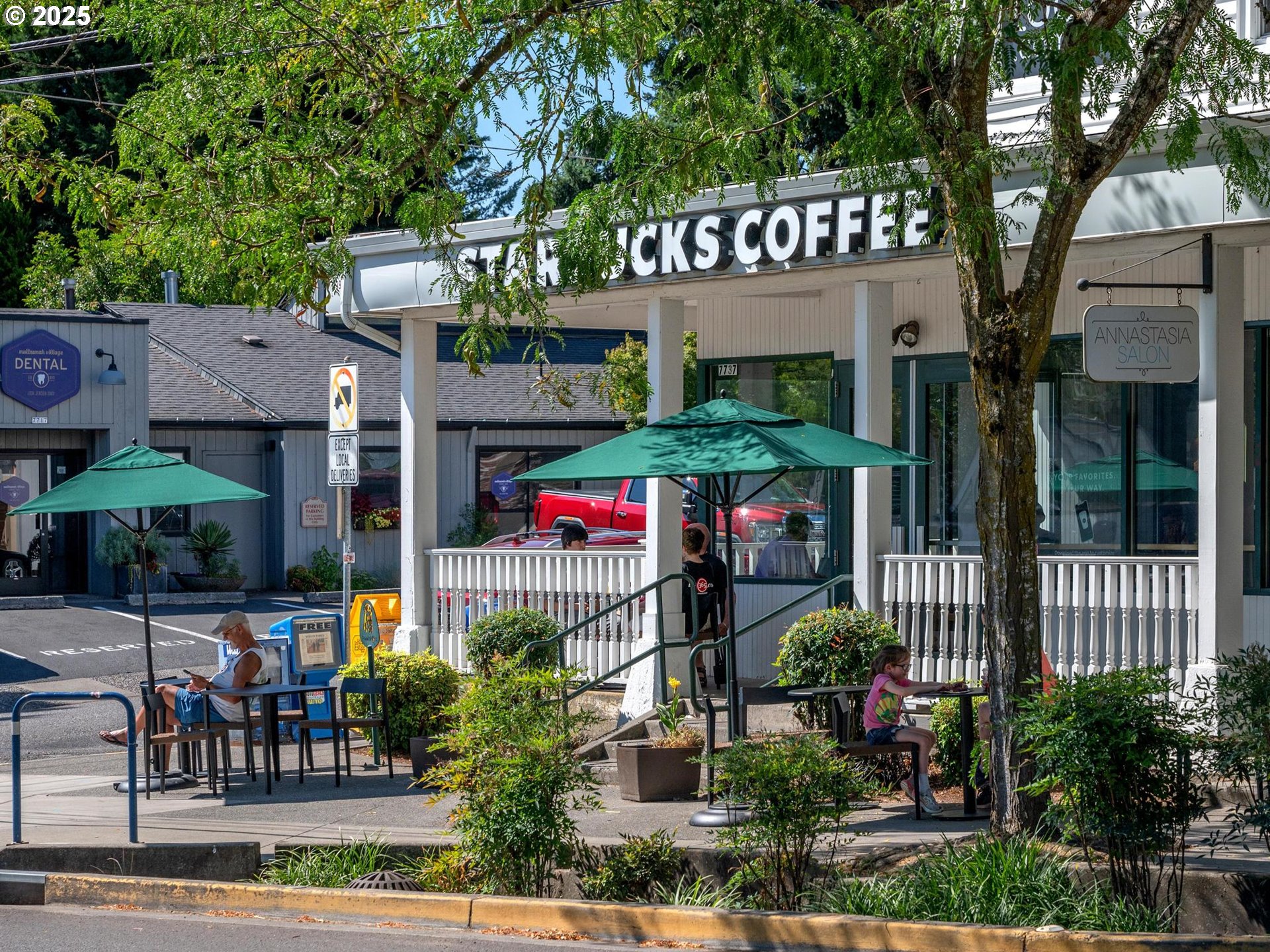 Portland, Oregon, 97219, United States, 3 Bedrooms Bedrooms, ,3 BathroomsBathrooms,Residential,For Sale,1998878