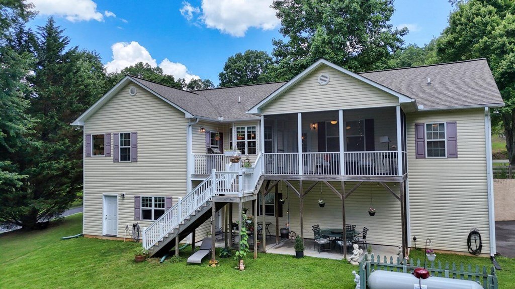 Blairsville, Georgia, 30512, United States, 4 Bedrooms Bedrooms, ,3 BathroomsBathrooms,Residential,For Sale,1893432