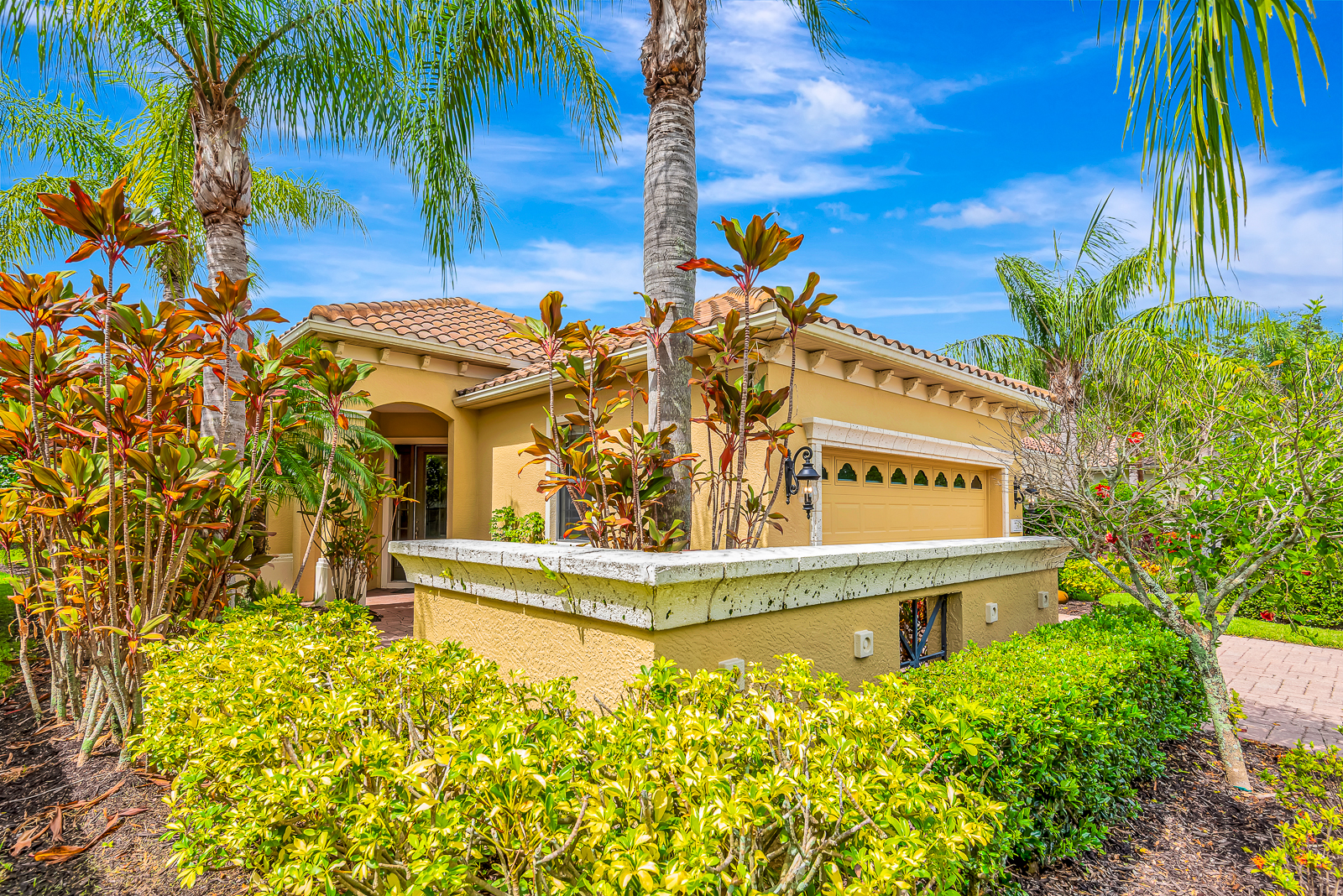 Lakewood, Florida, 34202, United States, 2 Bedrooms Bedrooms, ,2 BathroomsBathrooms,Residential,For Sale,1974879