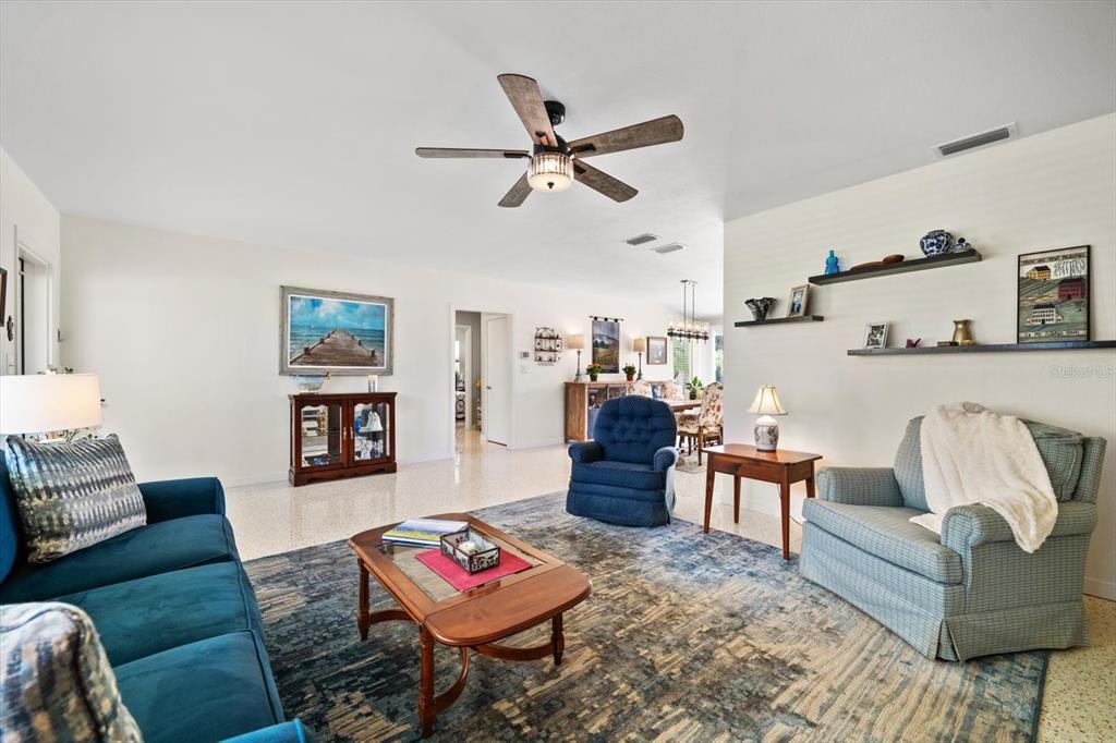 Belleair, Florida, 33756, United States, 2 Bedrooms Bedrooms, ,2 BathroomsBathrooms,Residential,For Sale,1917334