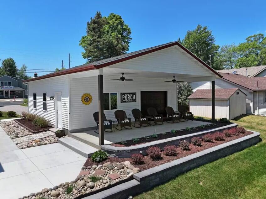 Houghton Lake, Michigan, 48629, United States, 8 Bedrooms Bedrooms, ,4 BathroomsBathrooms,Residential,For Sale,1990412