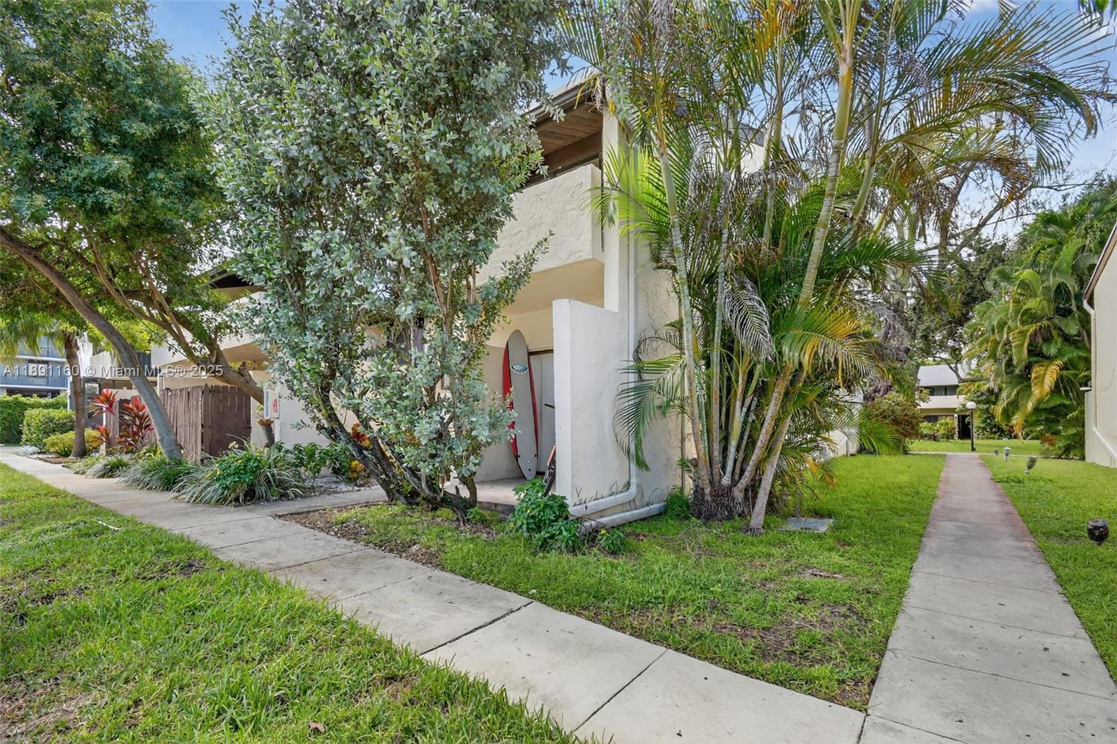 Miami, Florida, 33180, United States, 3 Bedrooms Bedrooms, ,3 BathroomsBathrooms,Residential,For Sale,1961045