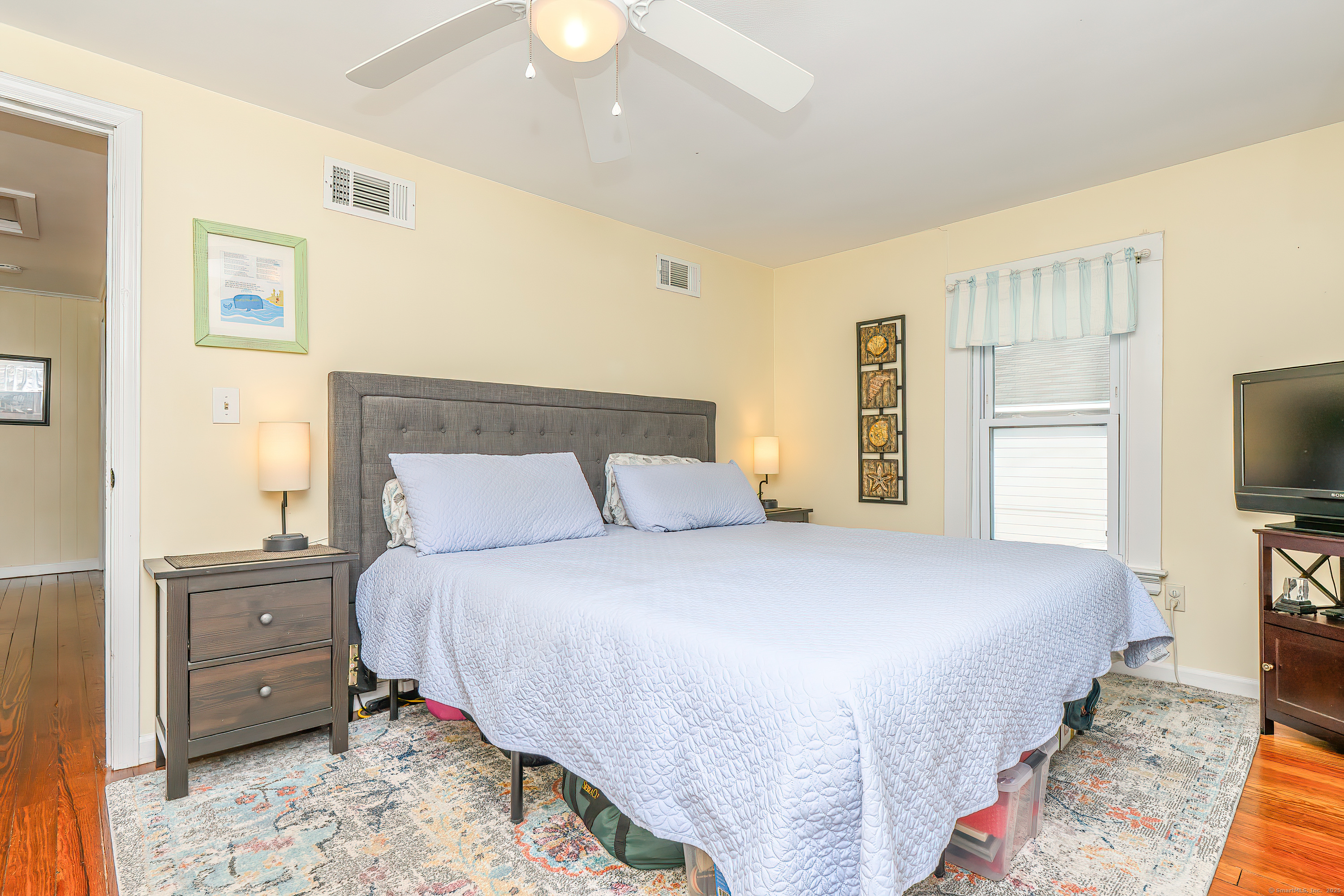 Milford, Connecticut, 06460, United States, 3 Bedrooms Bedrooms, ,2 BathroomsBathrooms,Residential,For Sale,1942157