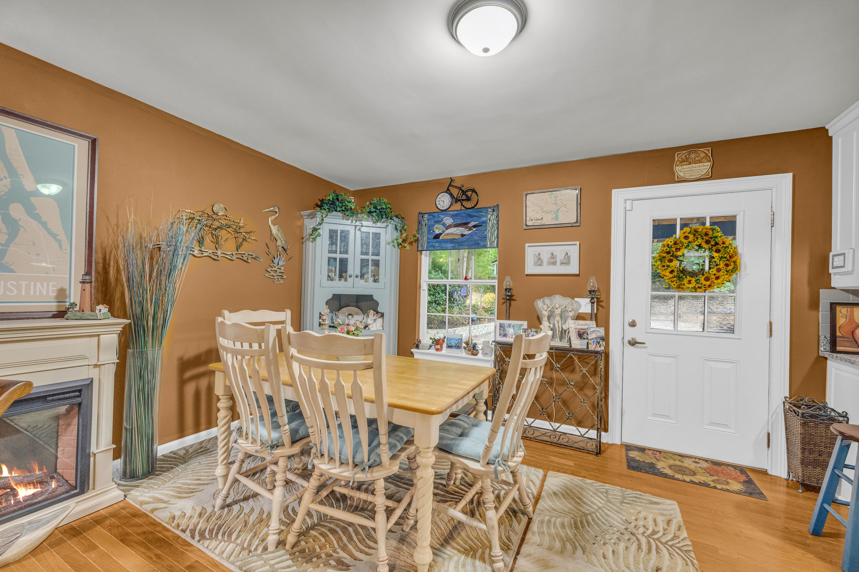 Hartwell, Georgia, 30643, United States, 2 Bedrooms Bedrooms, ,1 BathroomBathrooms,Residential,For Sale,1908192