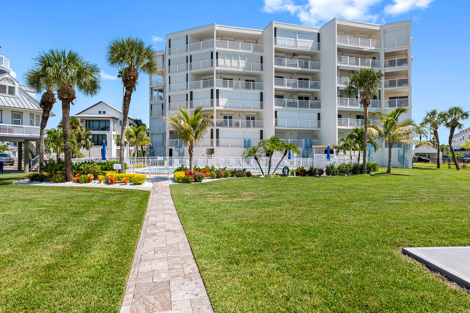  LIGHTHOUSE POINTE CONDO - 物件實景
