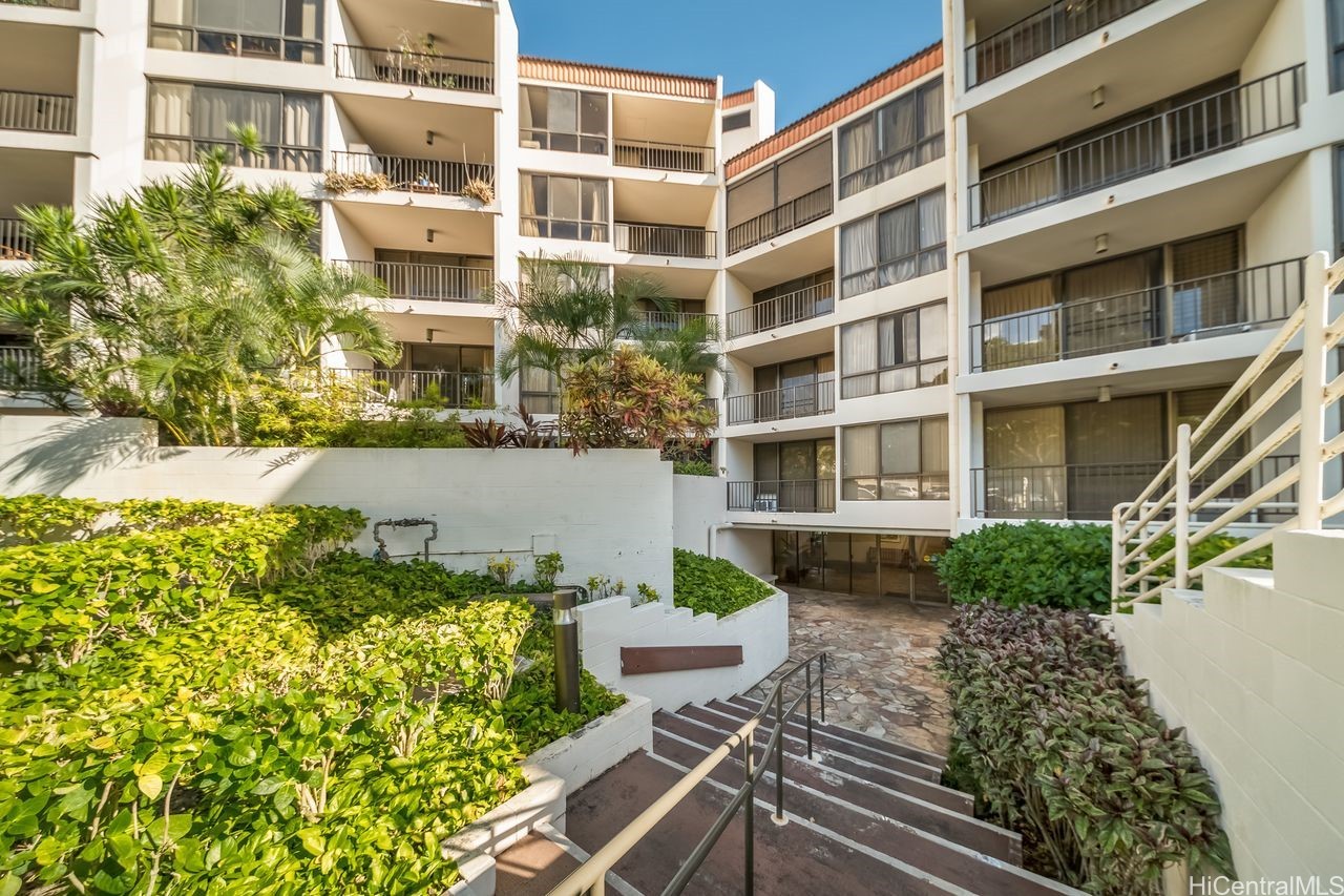 Honolulu, Hawaii, 96816, United States, 2 Bedrooms Bedrooms, ,2 BathroomsBathrooms,Residential,For Sale,1836905