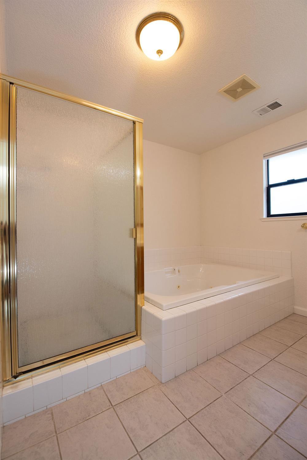 Oakdale, California, 95361, United States, 2 Bedrooms Bedrooms, ,3 BathroomsBathrooms,Residential,For Sale,1978297